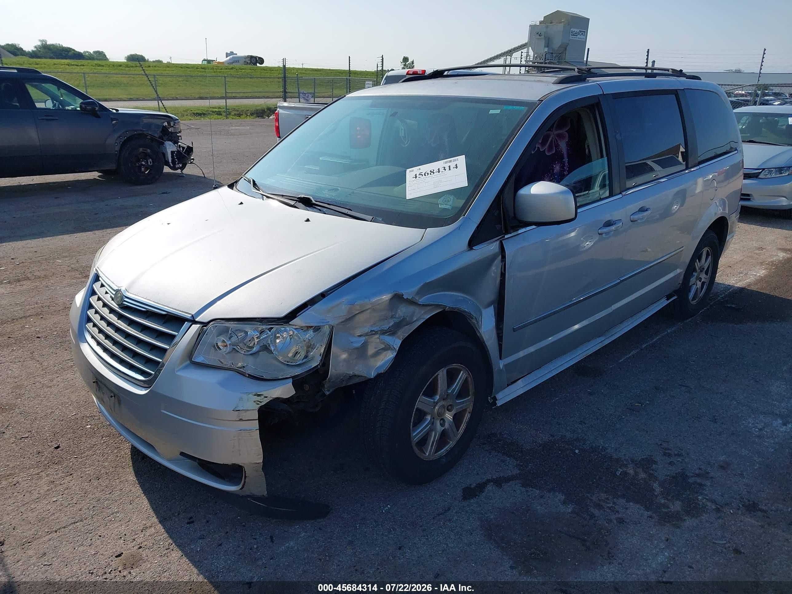 2010 Chrysler Town & Country Touring Серебряный vin: 2A4RR5D18AR131983
