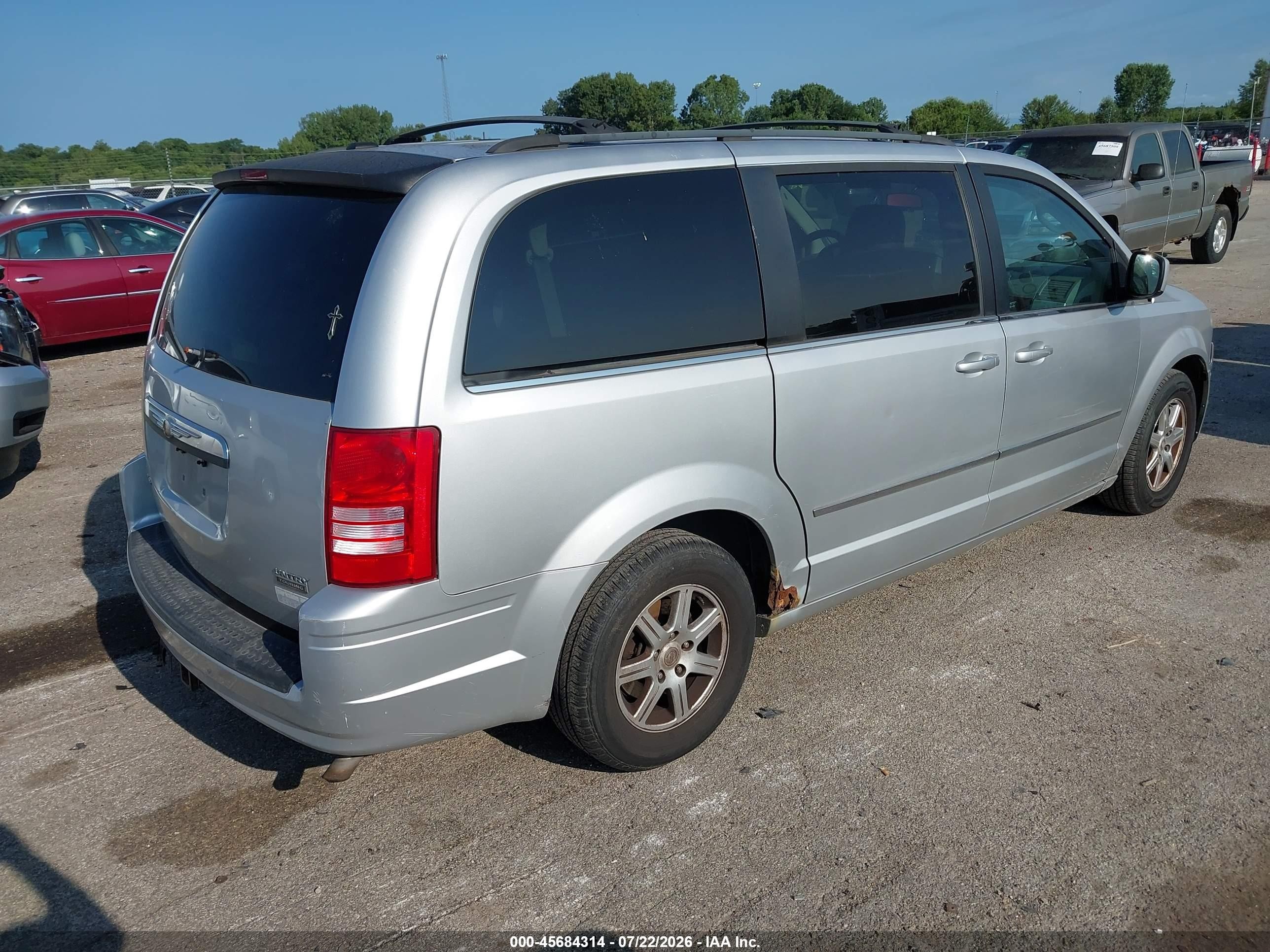 2010 Chrysler Town & Country Touring Серебряный vin: 2A4RR5D18AR131983
