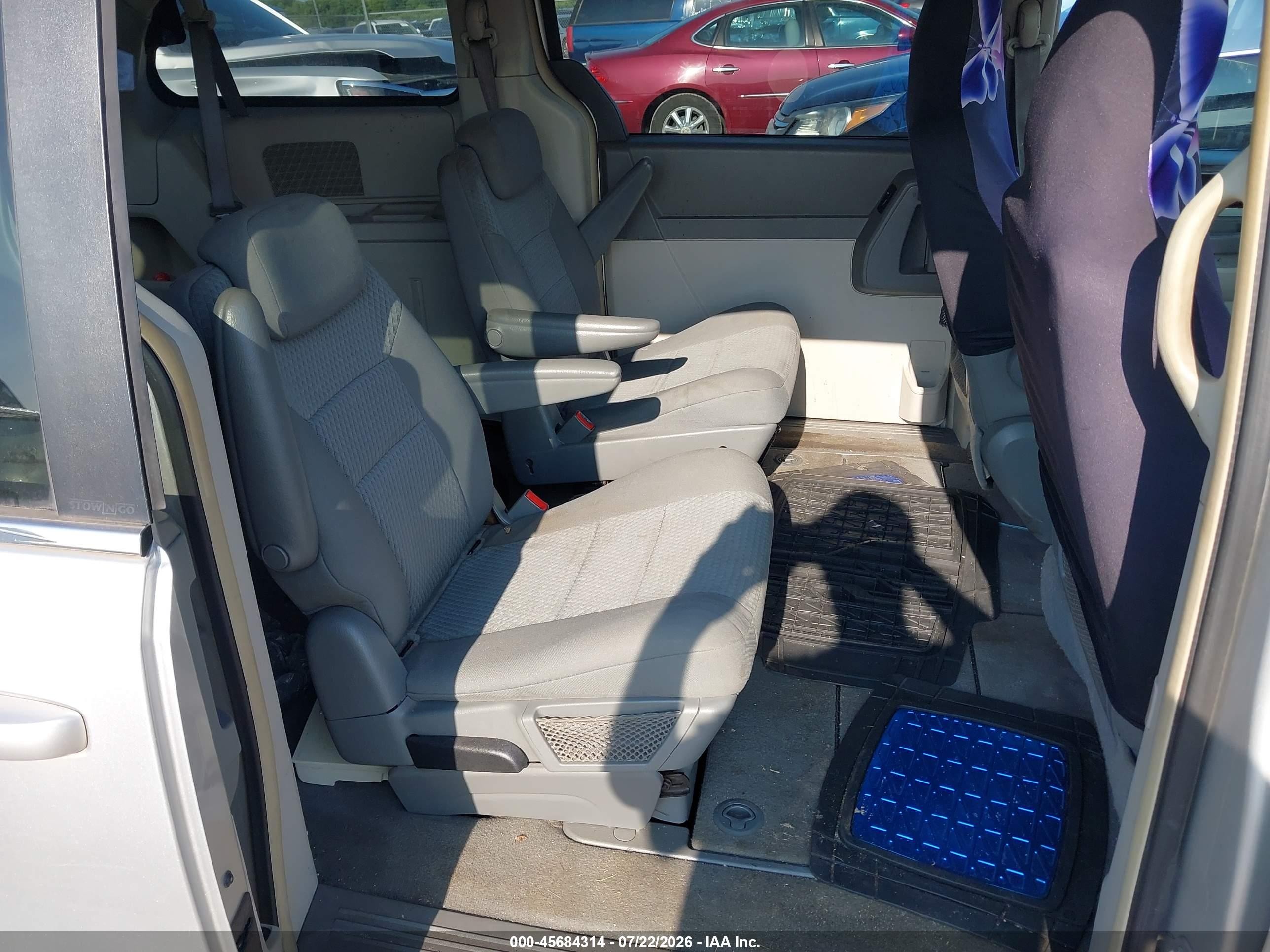 2010 Chrysler Town & Country Touring Серебряный vin: 2A4RR5D18AR131983