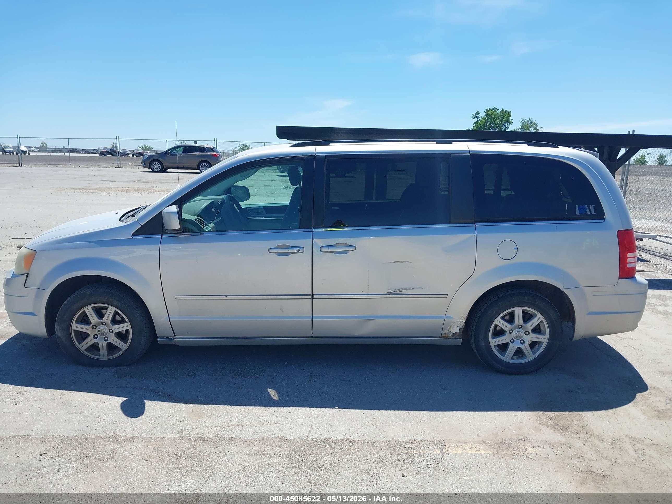 2010 Chrysler Town & Country Touring Silver vin: 2A4RR5D18AR293113