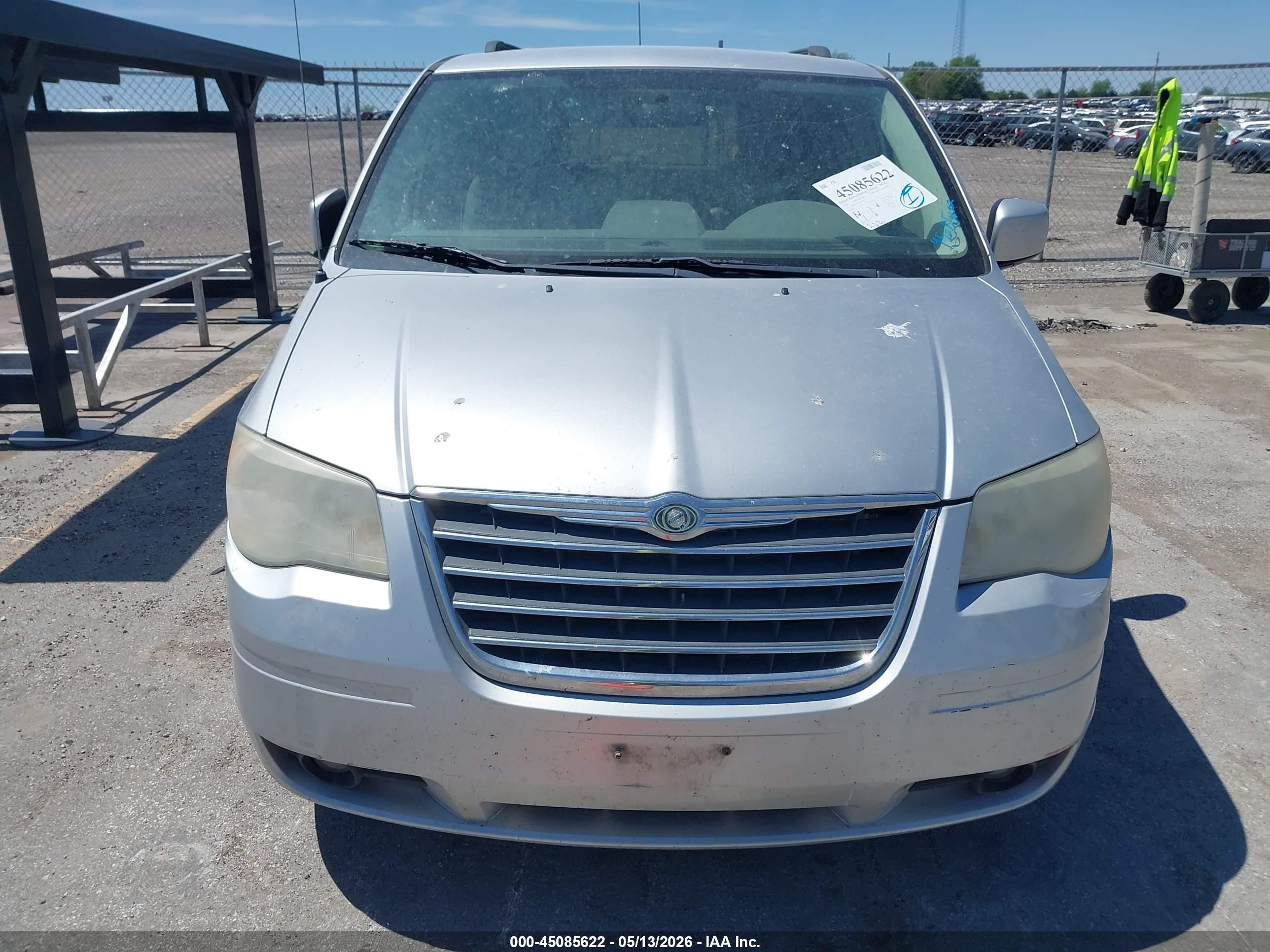 2010 Chrysler Town & Country Touring Silver vin: 2A4RR5D18AR293113