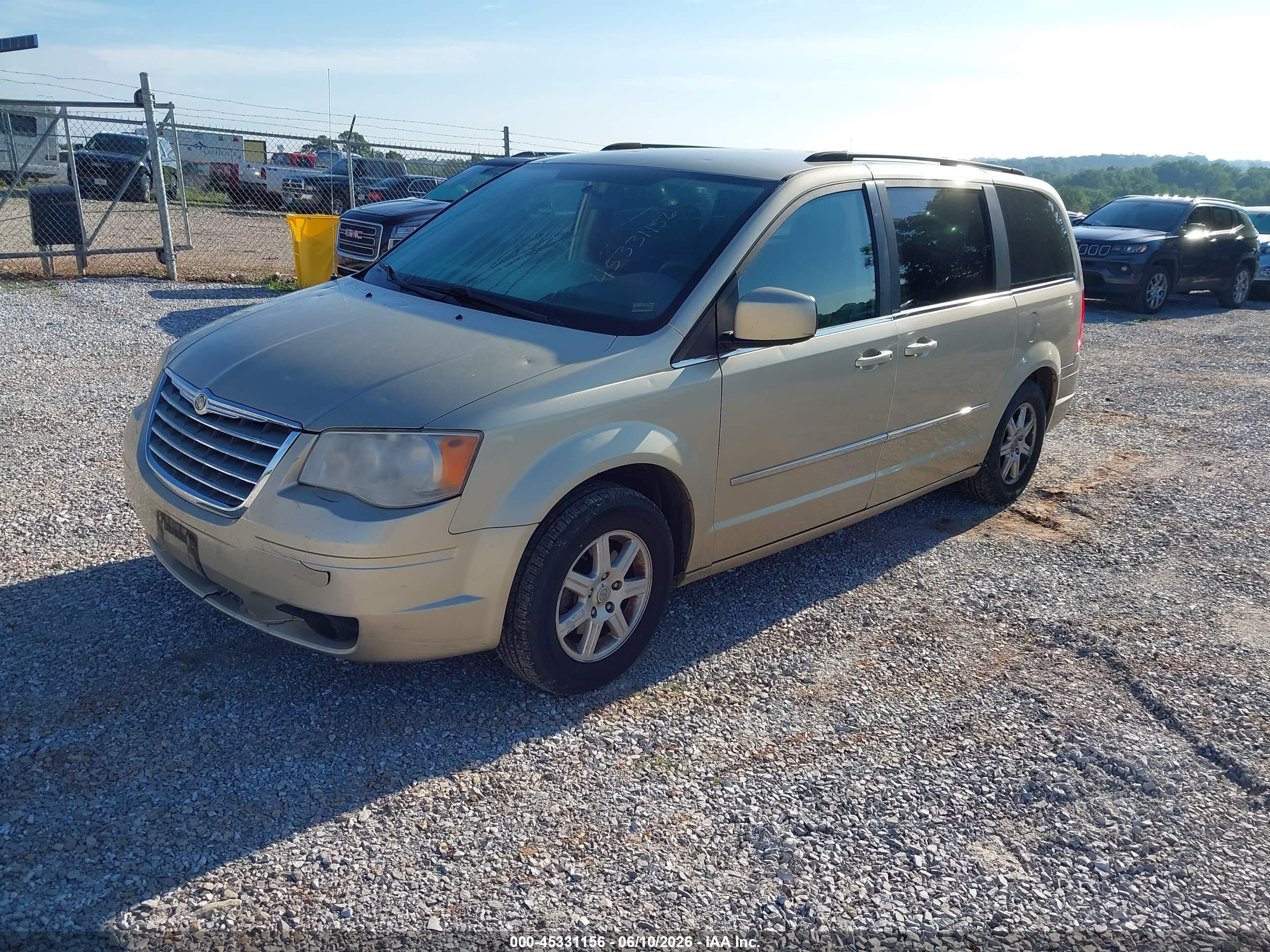 2010 Chrysler Town & Country Touring Gold vin: 2A4RR5D18AR305728