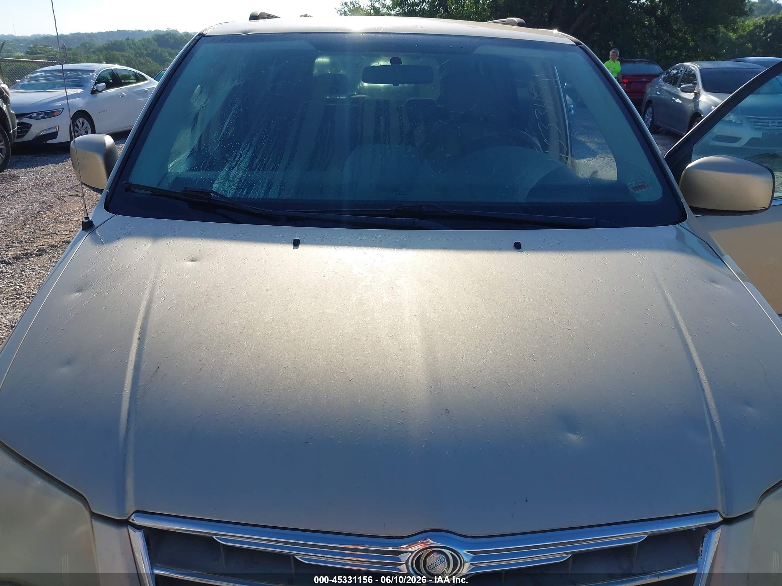 2010 Chrysler Town & Country Touring Gold vin: 2A4RR5D18AR305728
