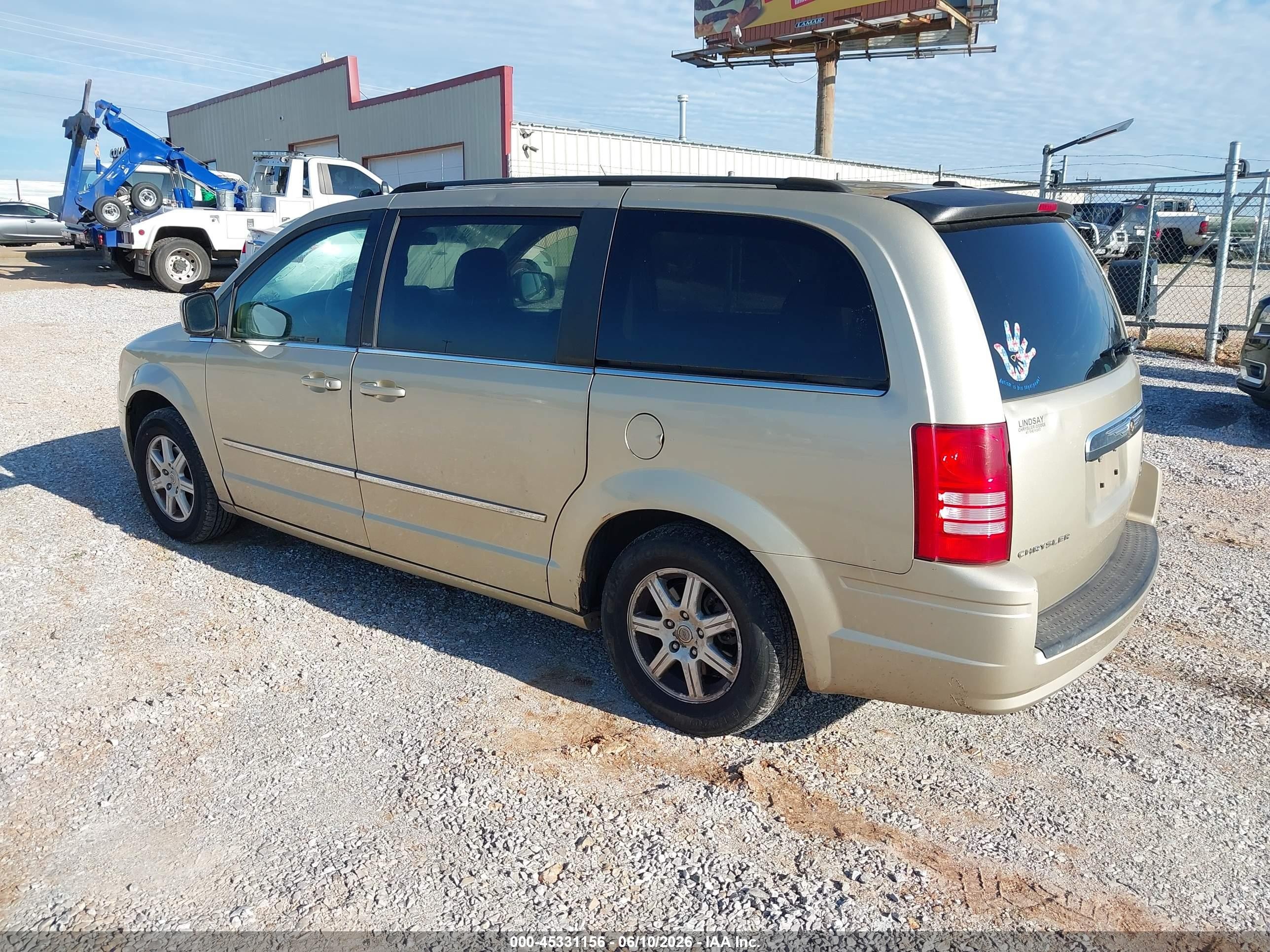 2010 Chrysler Town & Country Touring Gold vin: 2A4RR5D18AR305728
