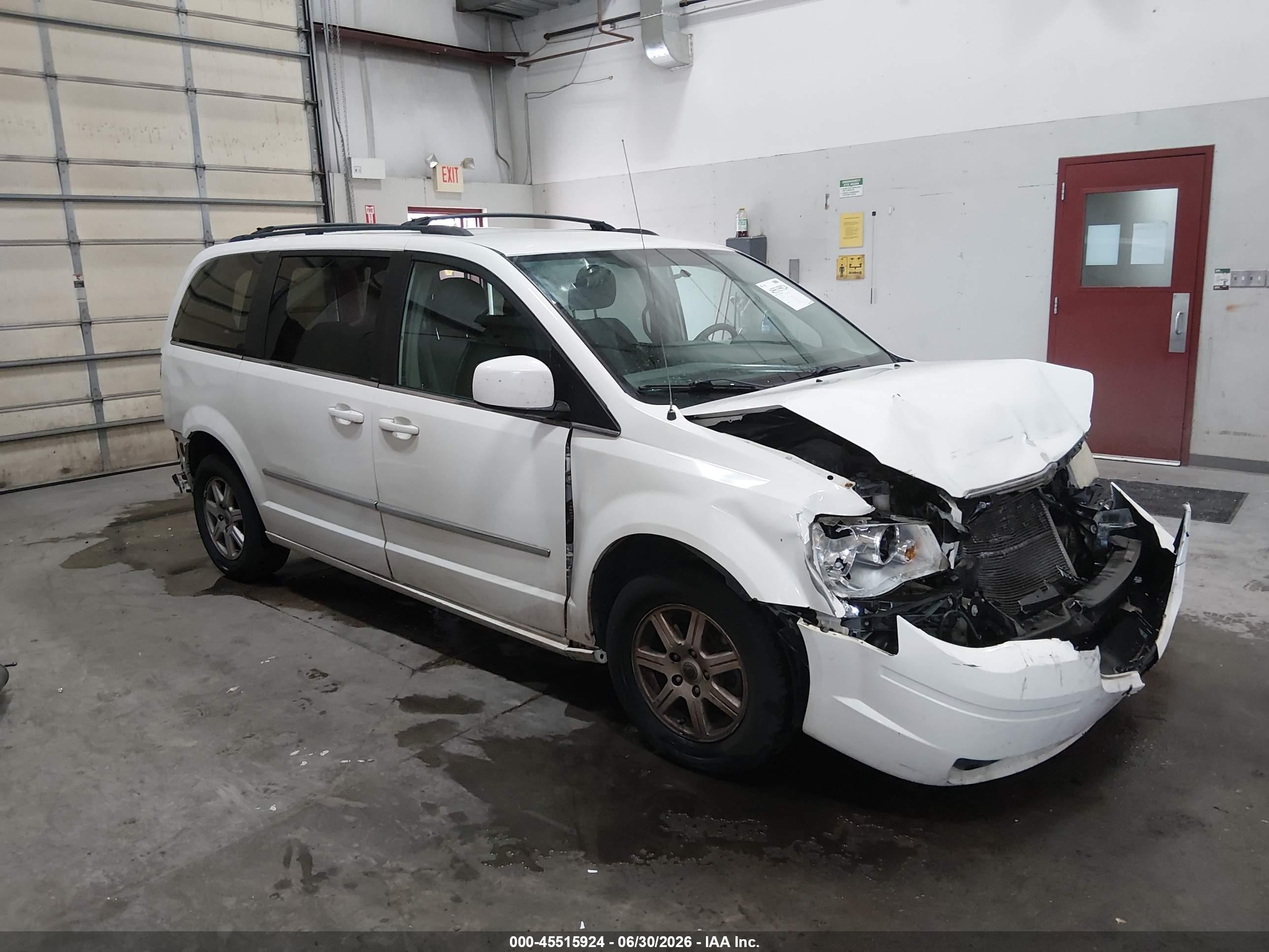 2010 Chrysler Town & Country Touring White vin: 2A4RR5D18AR350622