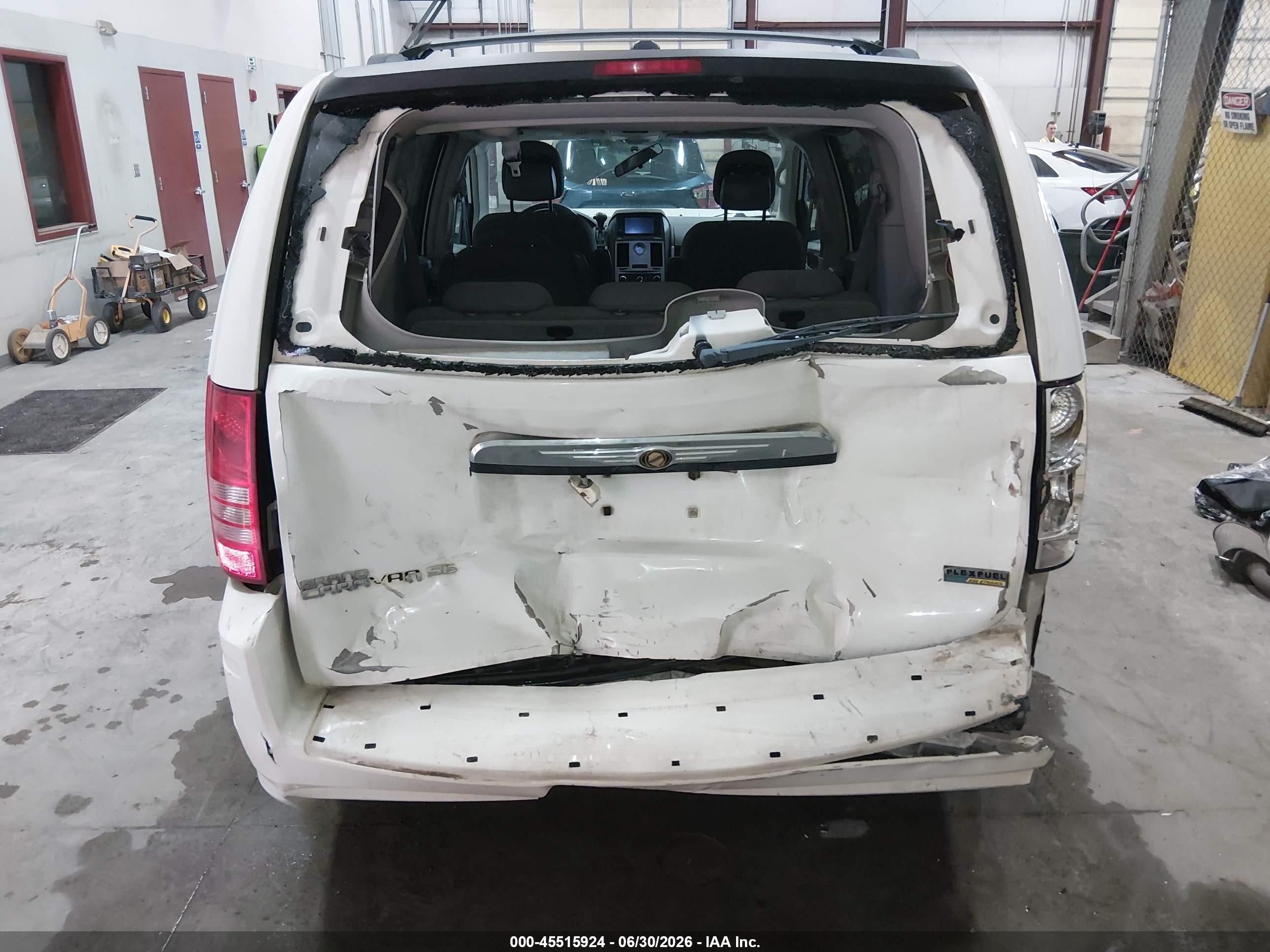 2010 Chrysler Town & Country Touring White vin: 2A4RR5D18AR350622