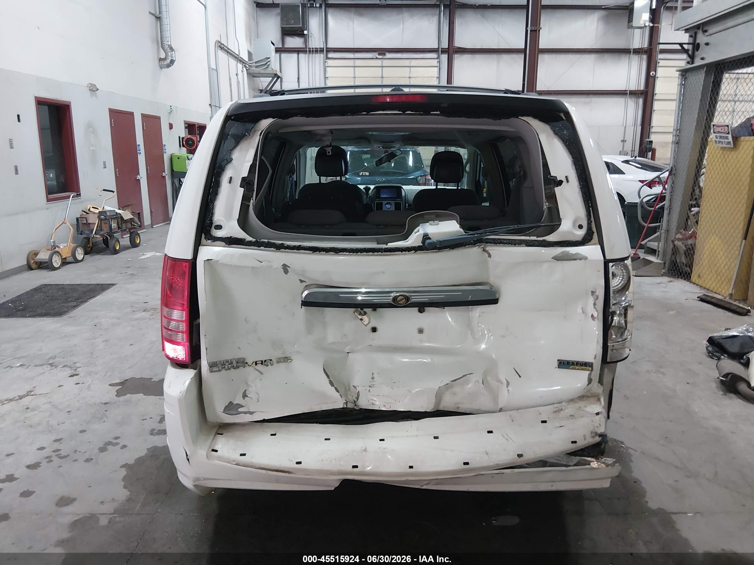 2010 Chrysler Town & Country Touring White vin: 2A4RR5D18AR350622