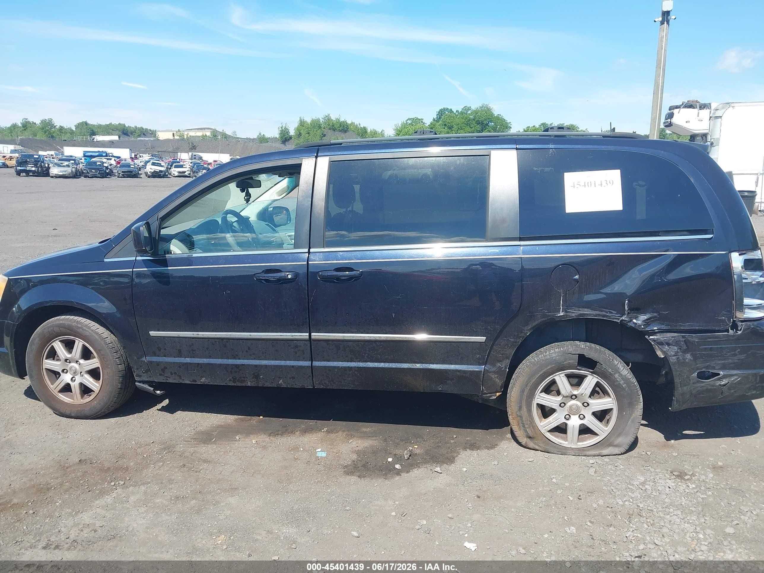 2010 Chrysler Town & Country Touring Синий vin: 2A4RR5D18AR366268