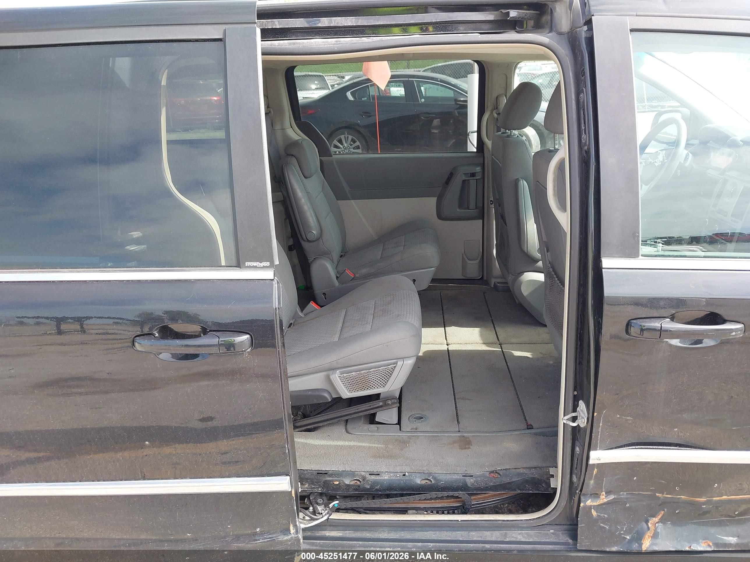 2010 Chrysler Town & Country Touring Black vin: 2A4RR5D19AR141602