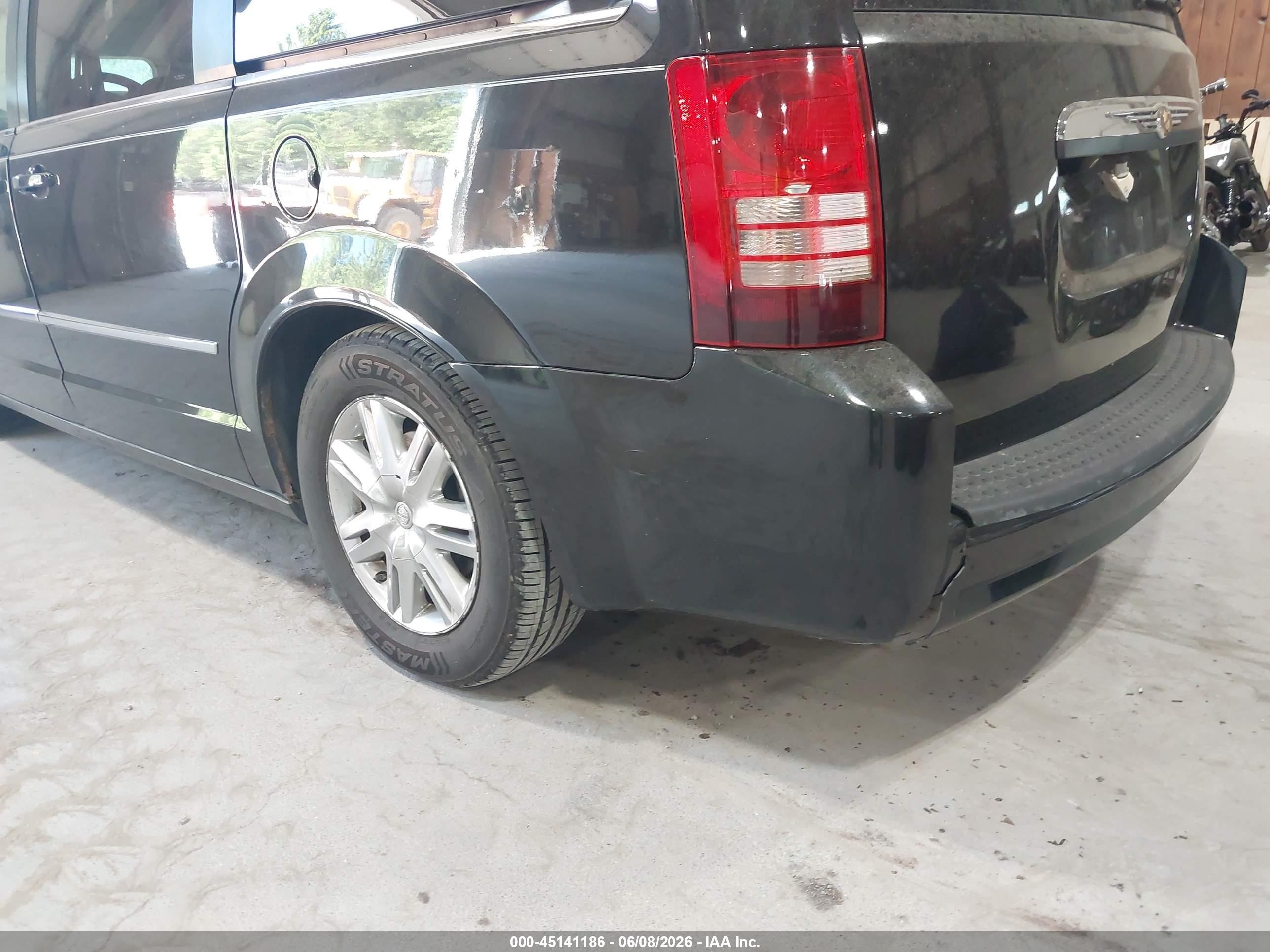 2010 Chrysler Town & Country Touring Gray vin: 2A4RR5D19AR279382