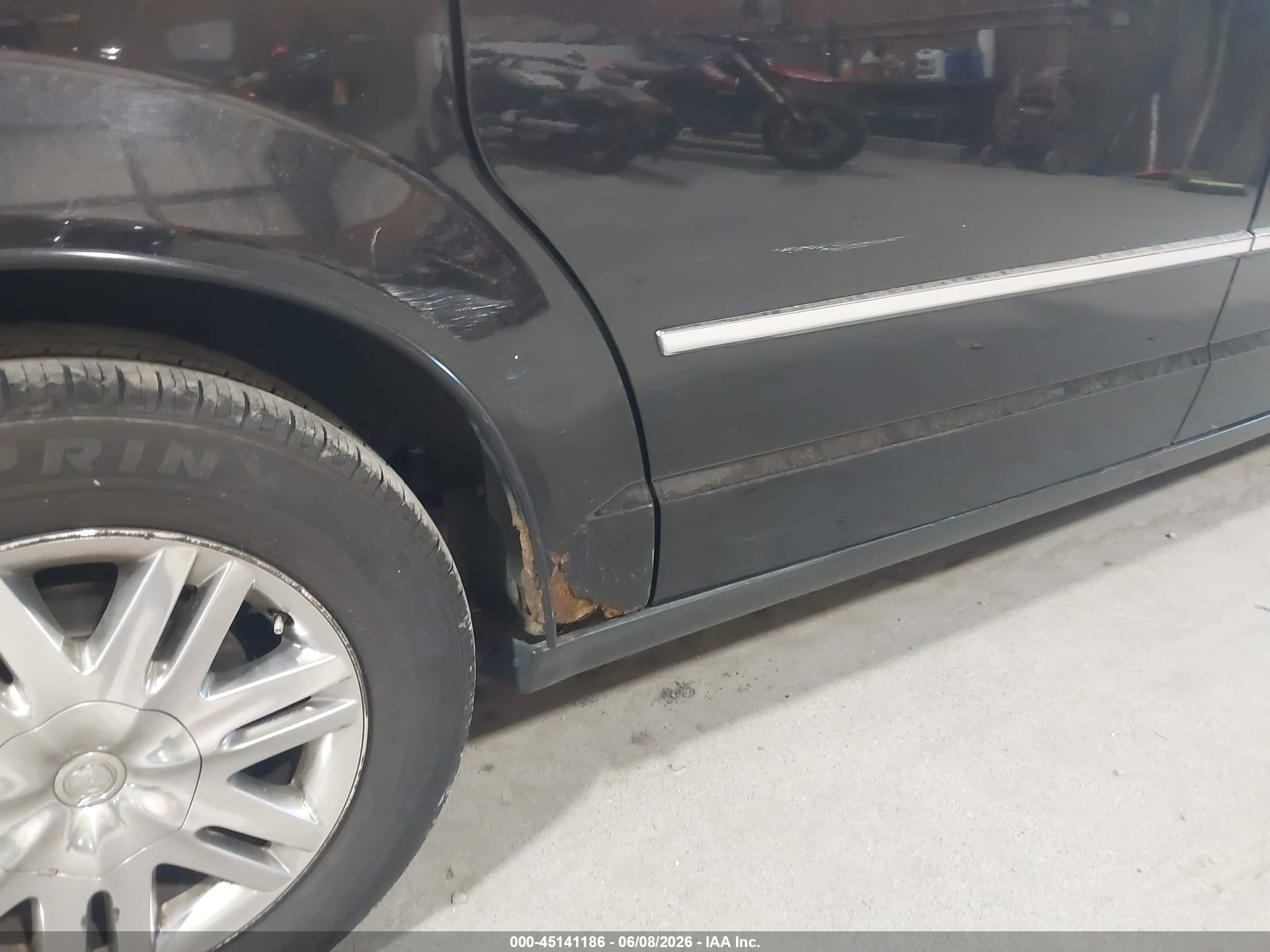 2010 Chrysler Town & Country Touring Gray vin: 2A4RR5D19AR279382