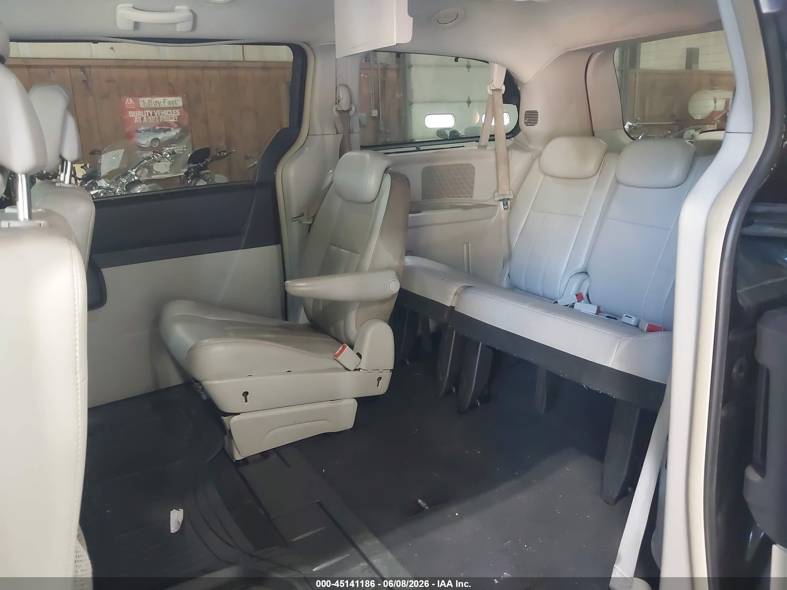 2010 Chrysler Town & Country Touring Gray vin: 2A4RR5D19AR279382