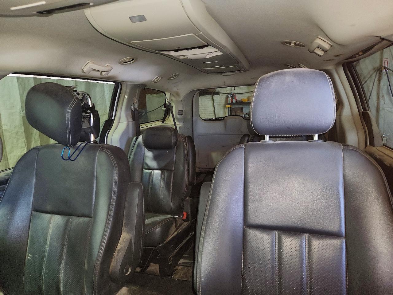 2010 Chrysler Town & Country Touring Silver vin: 2A4RR5D19AR286767
