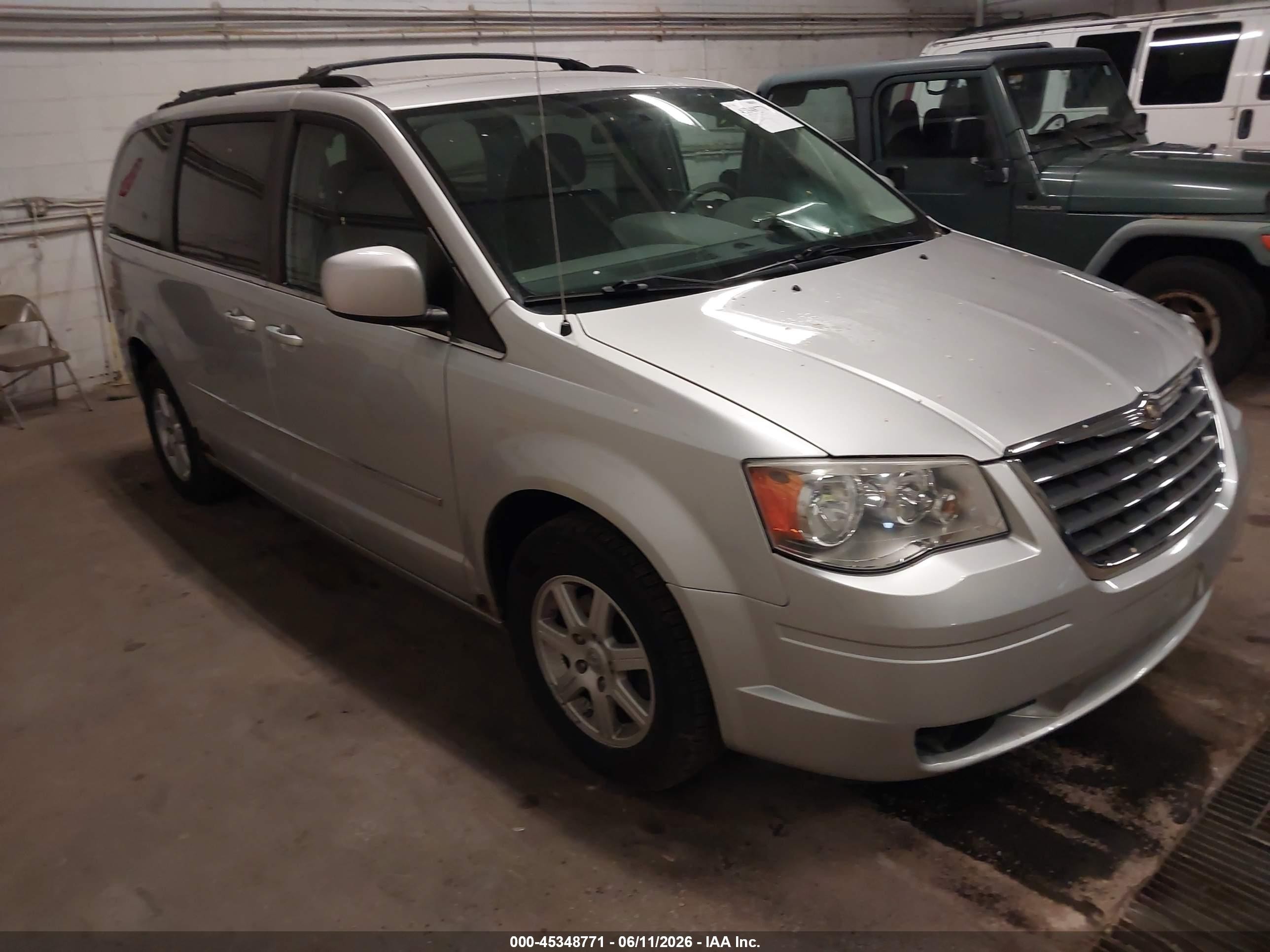 2010 Chrysler Town & Country Touring Silver vin: 2A4RR5D19AR347826