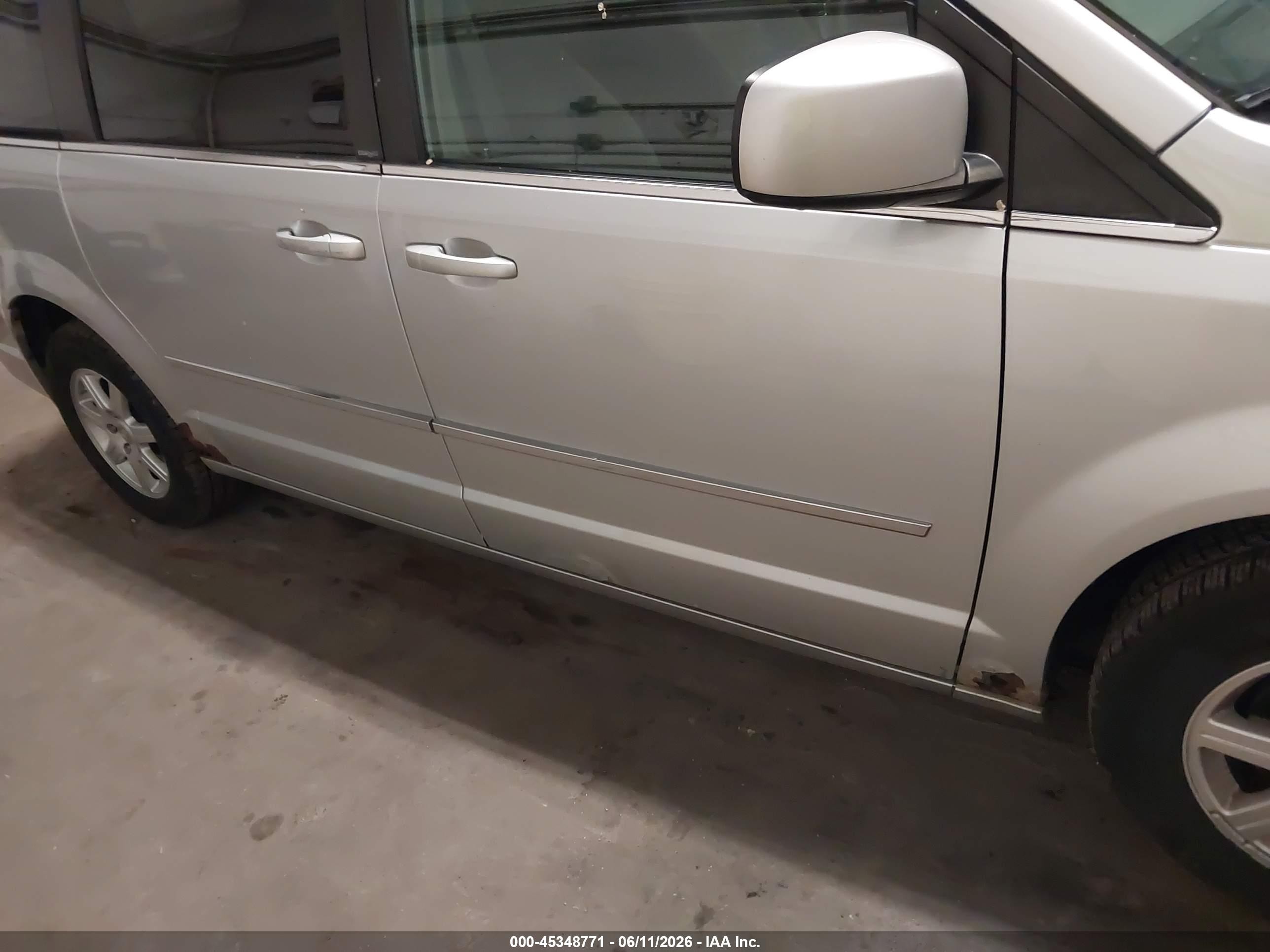 2010 Chrysler Town & Country Touring Silver vin: 2A4RR5D19AR347826