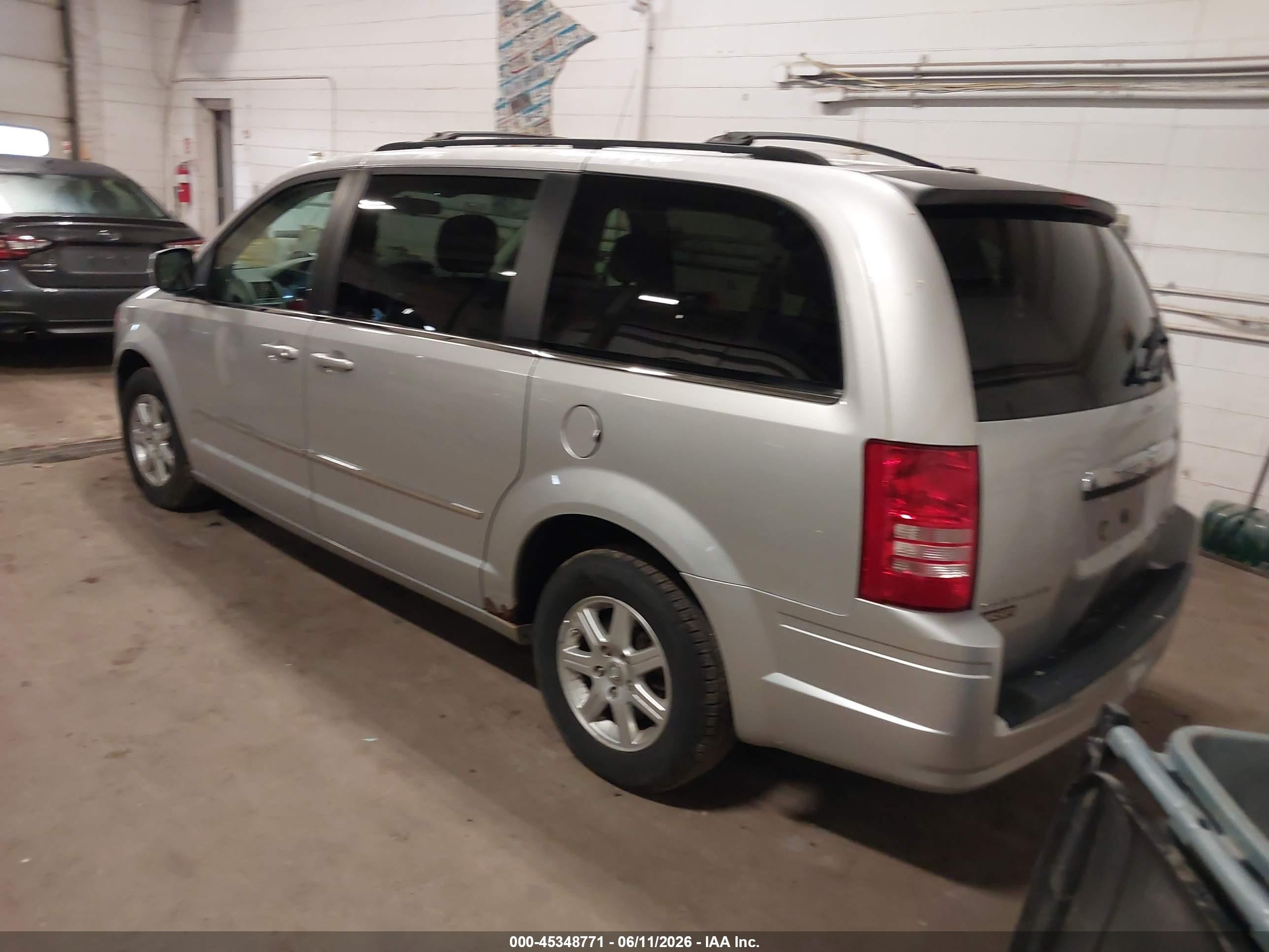 2010 Chrysler Town & Country Touring Silver vin: 2A4RR5D19AR347826
