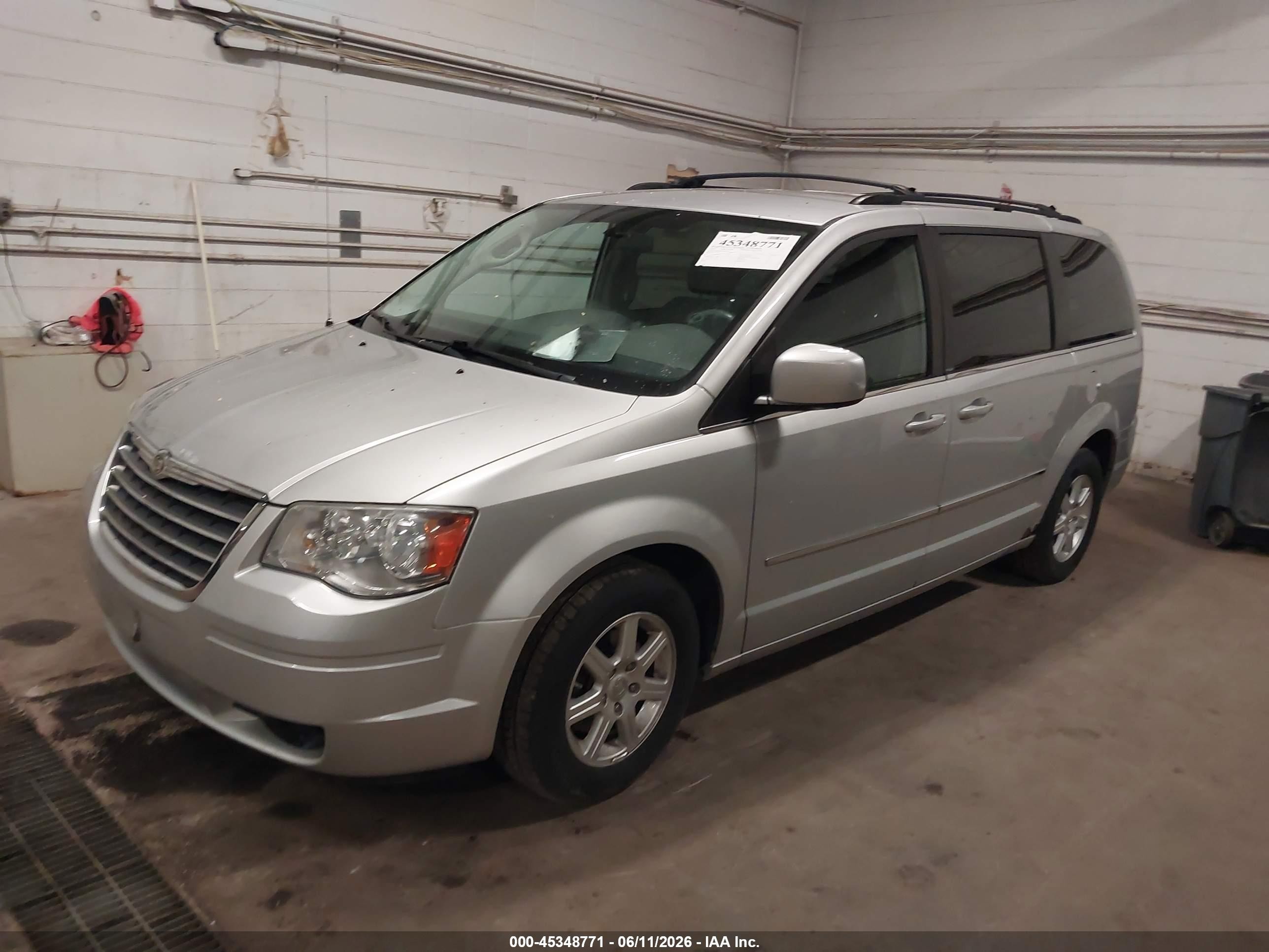 2010 Chrysler Town & Country Touring Silver vin: 2A4RR5D19AR347826