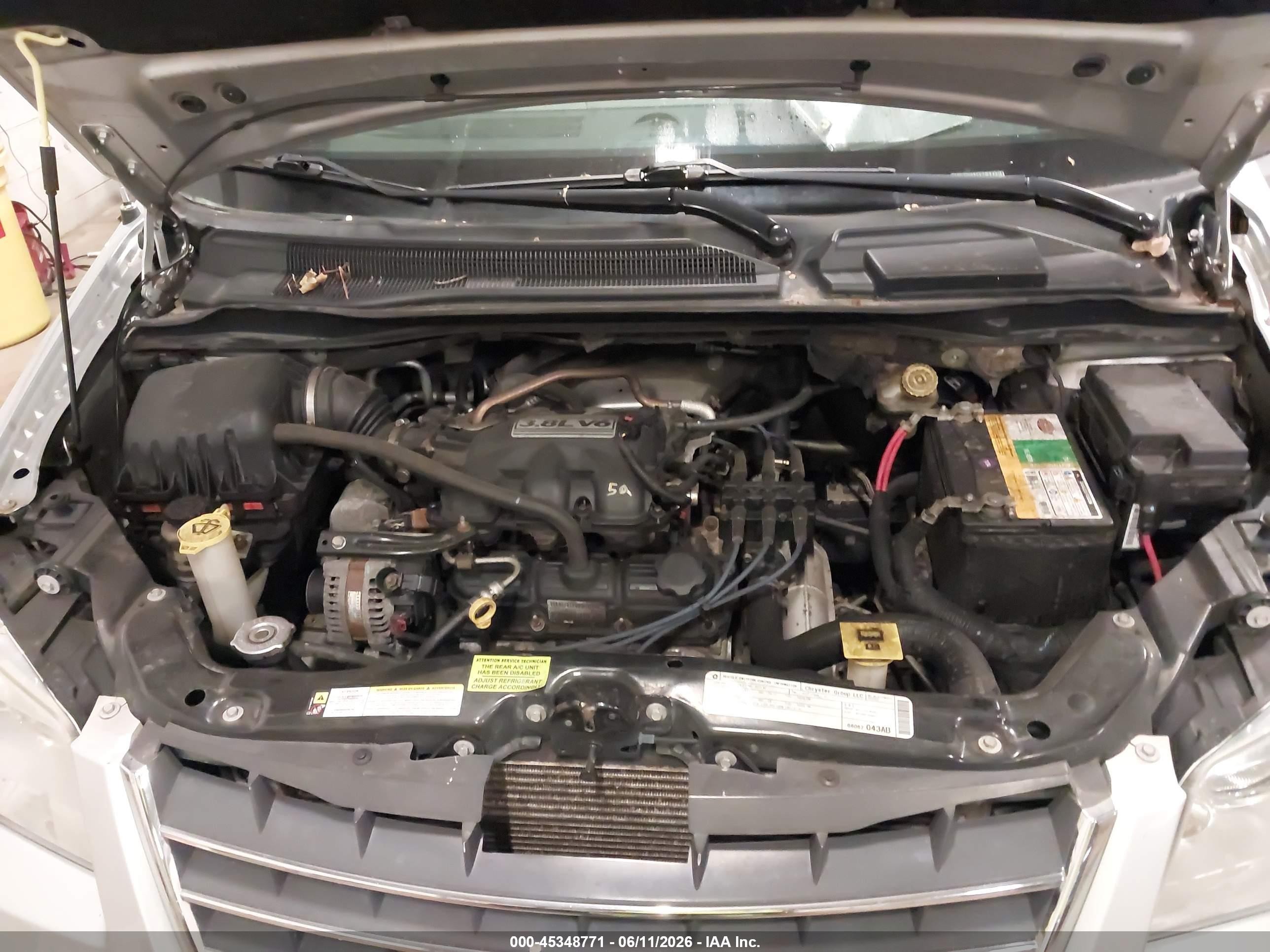 2010 Chrysler Town & Country Touring Silver vin: 2A4RR5D19AR347826
