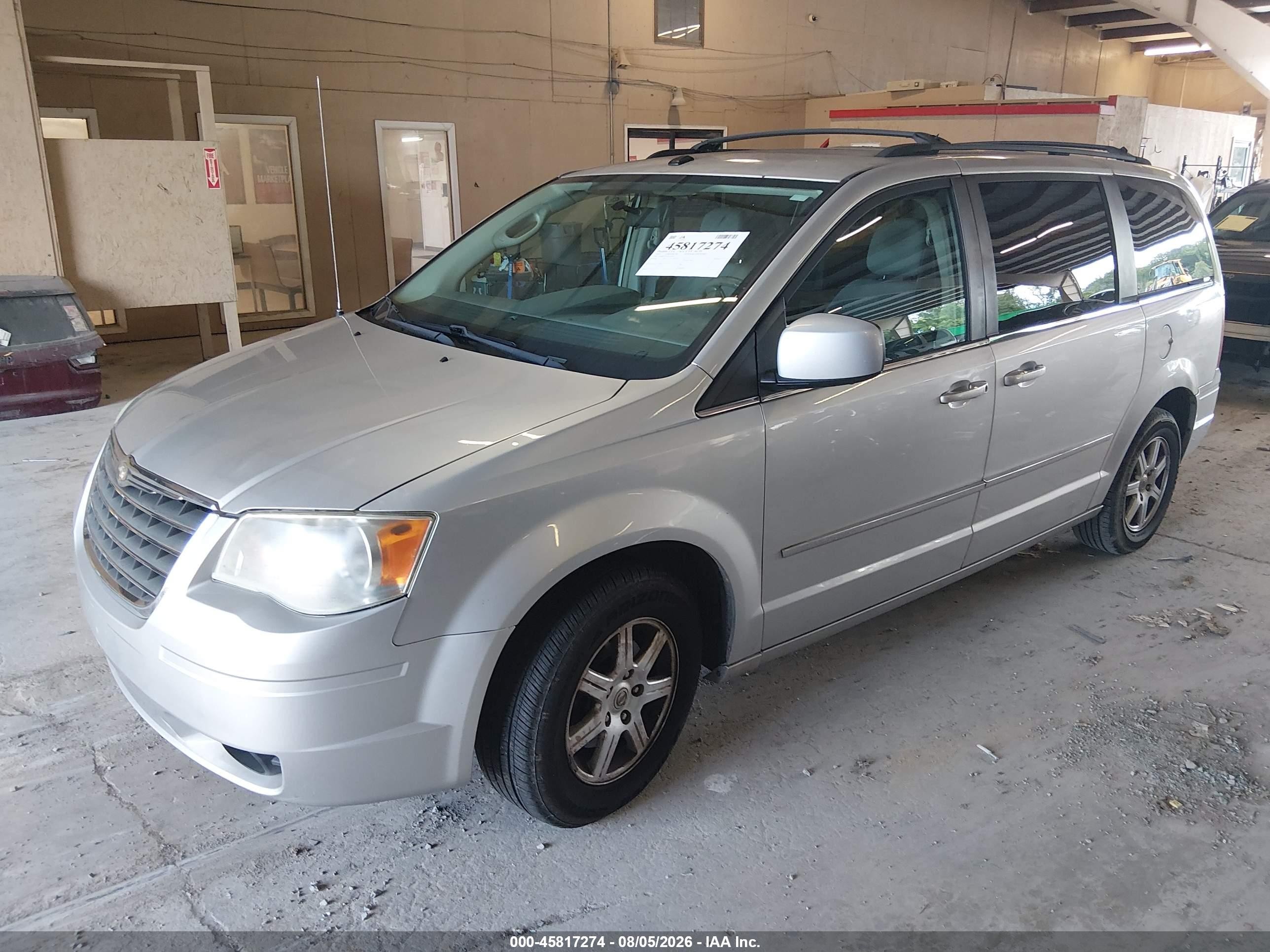 2010 Chrysler Town & Country Touring Silver vin: 2A4RR5D19AR399795