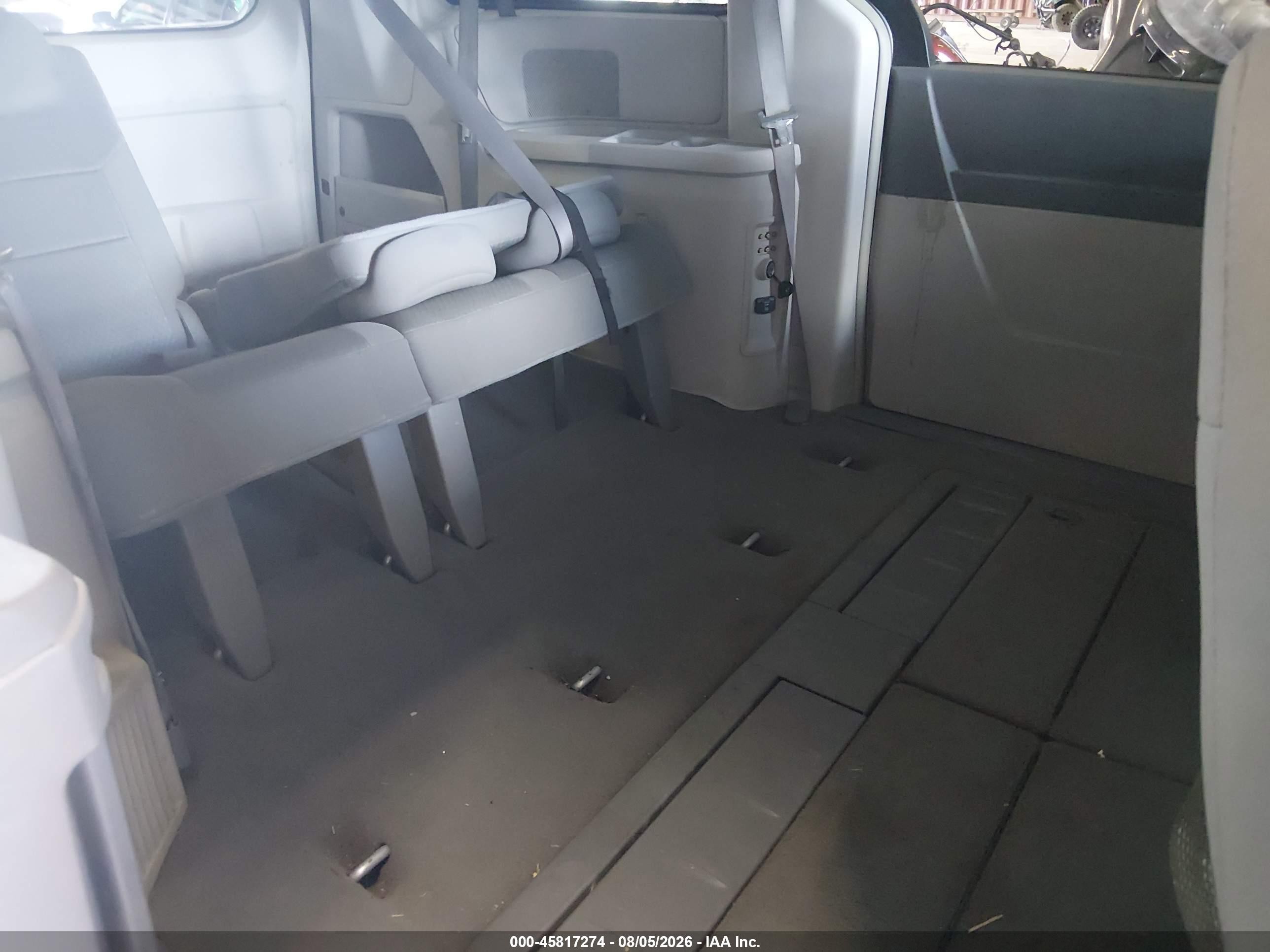2010 Chrysler Town & Country Touring Silver vin: 2A4RR5D19AR399795