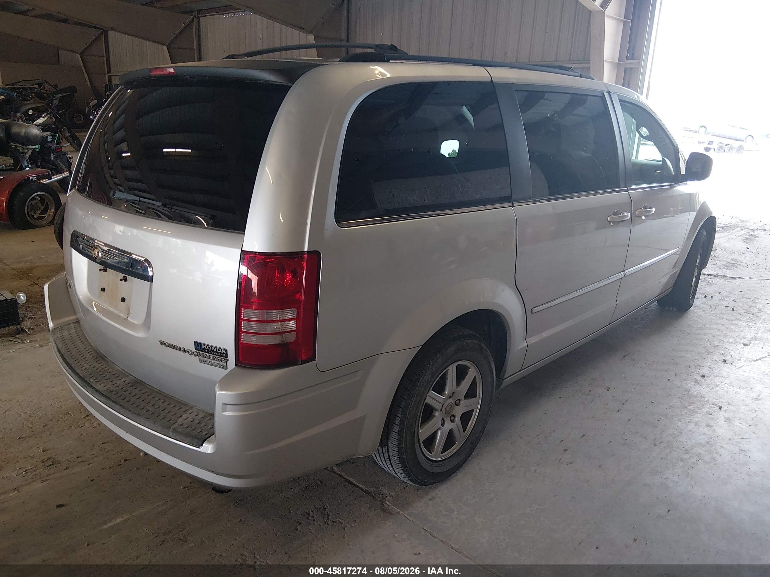 2010 Chrysler Town & Country Touring Silver vin: 2A4RR5D19AR399795