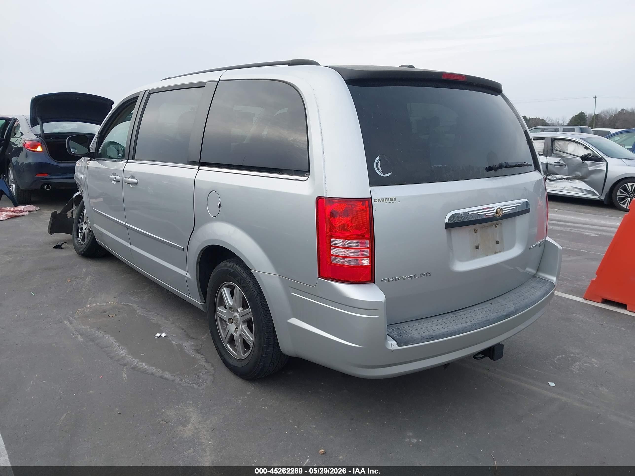 2010 Chrysler Town & Country Touring Silver vin: 2A4RR5D19AR503590