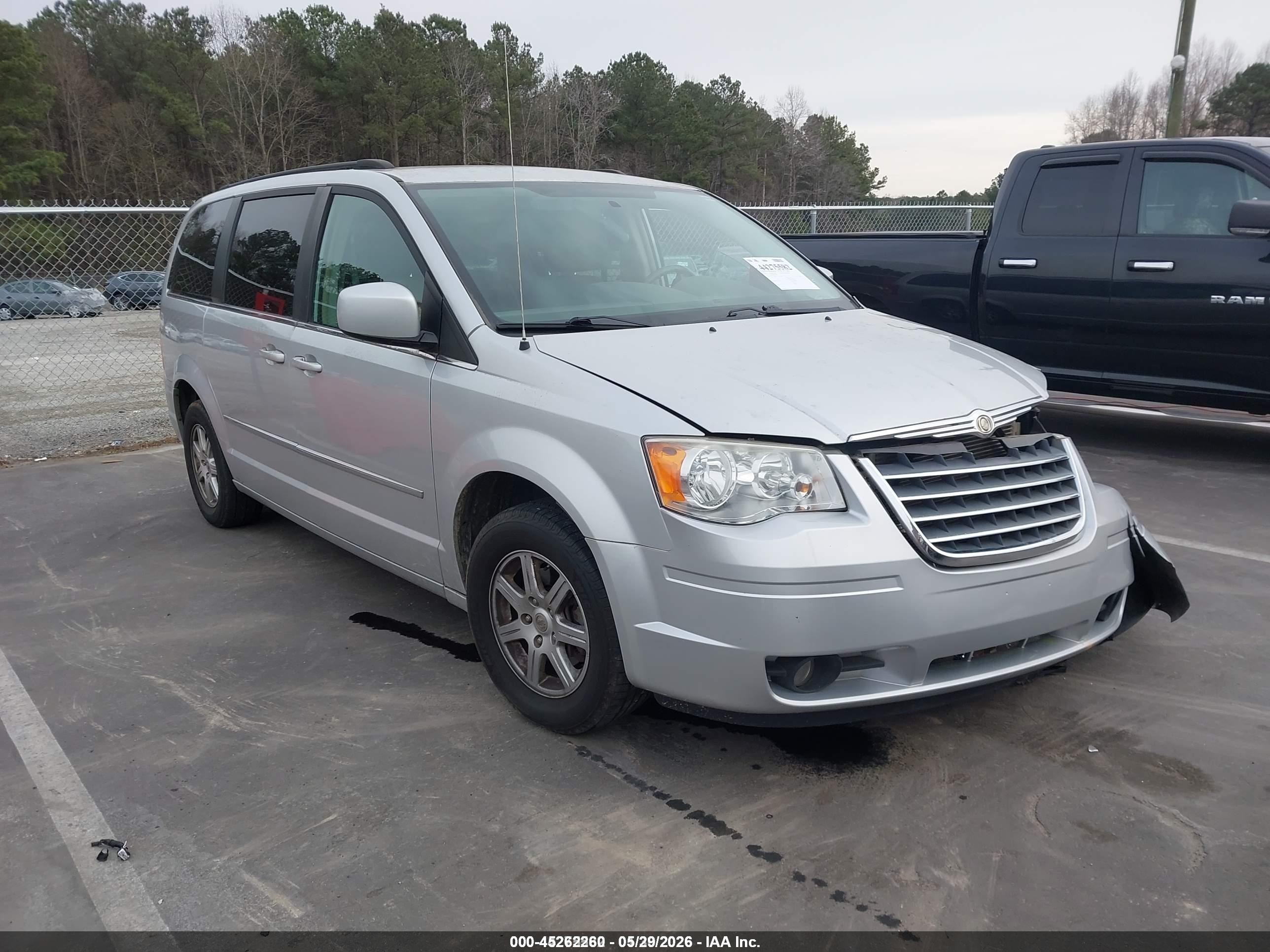 2010 Chrysler Town & Country Touring Silver vin: 2A4RR5D19AR503590