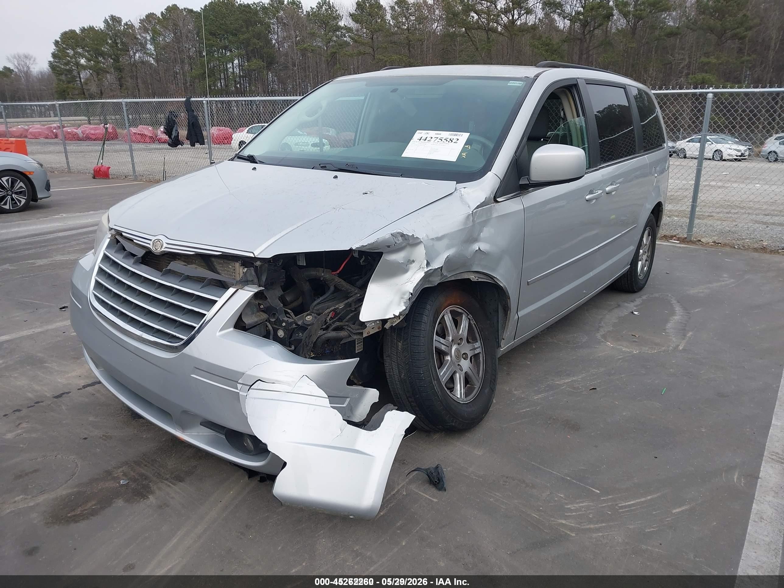 2010 Chrysler Town & Country Touring Silver vin: 2A4RR5D19AR503590