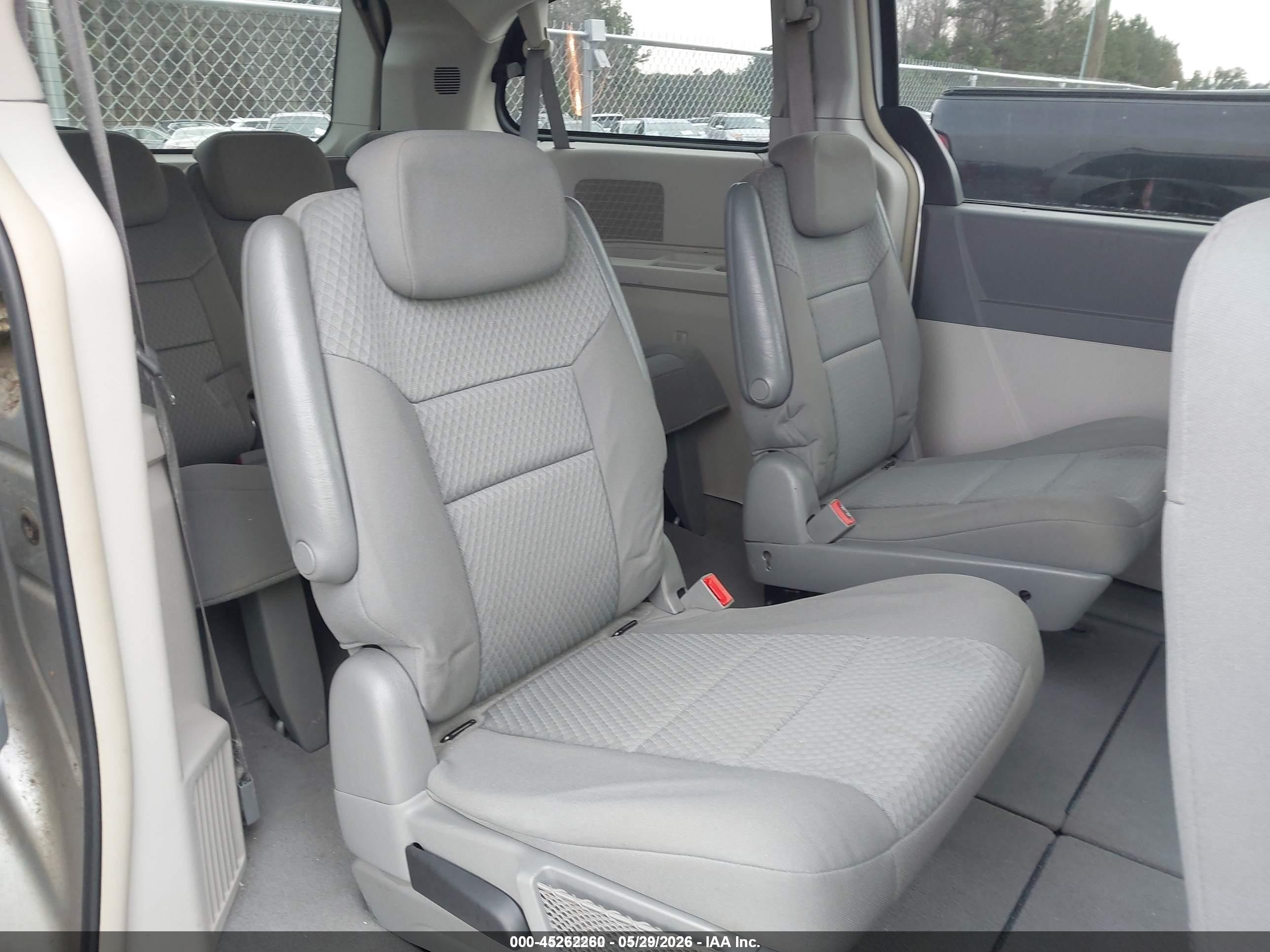 2010 Chrysler Town & Country Touring Silver vin: 2A4RR5D19AR503590