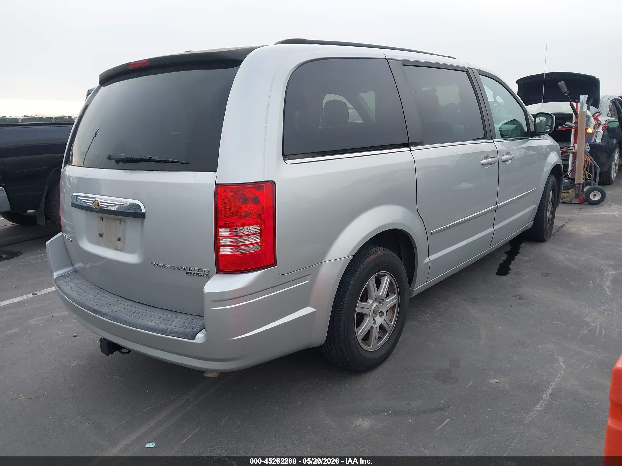 2010 Chrysler Town & Country Touring Silver vin: 2A4RR5D19AR503590