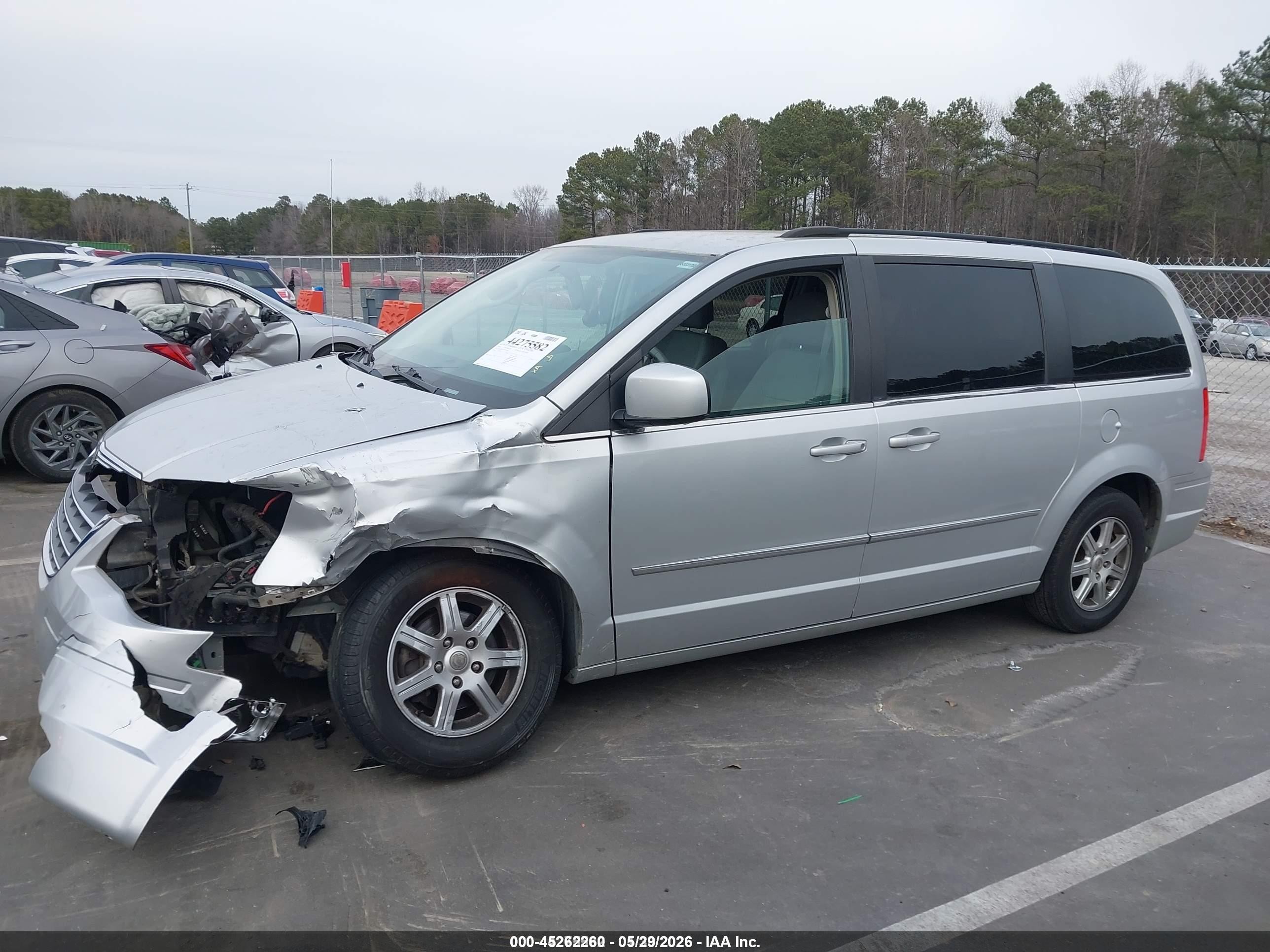 2010 Chrysler Town & Country Touring Silver vin: 2A4RR5D19AR503590