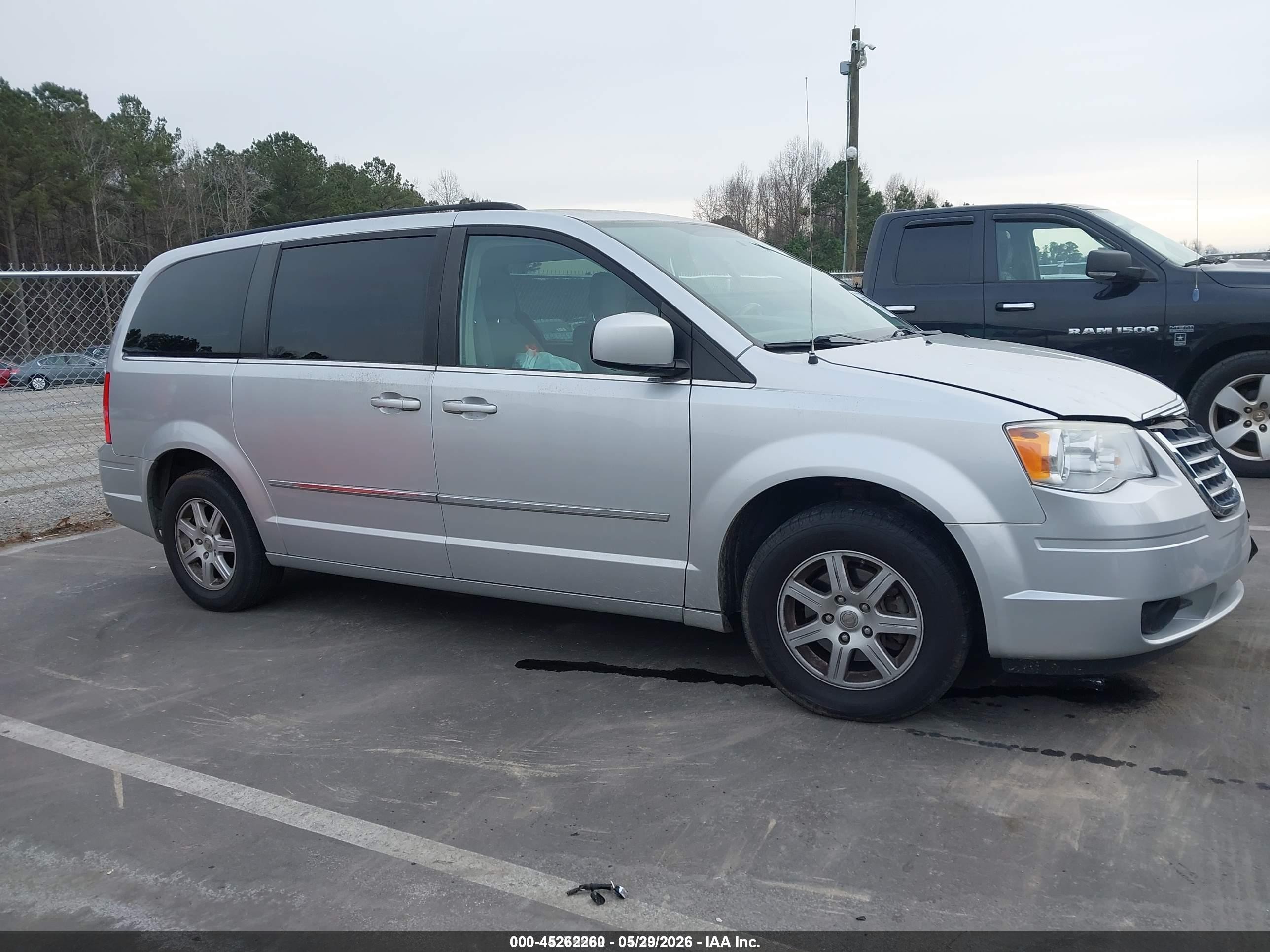 2010 Chrysler Town & Country Touring Silver vin: 2A4RR5D19AR503590