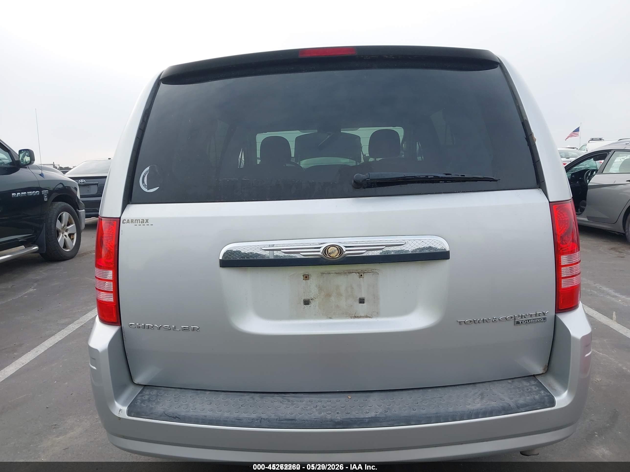 2010 Chrysler Town & Country Touring Silver vin: 2A4RR5D19AR503590