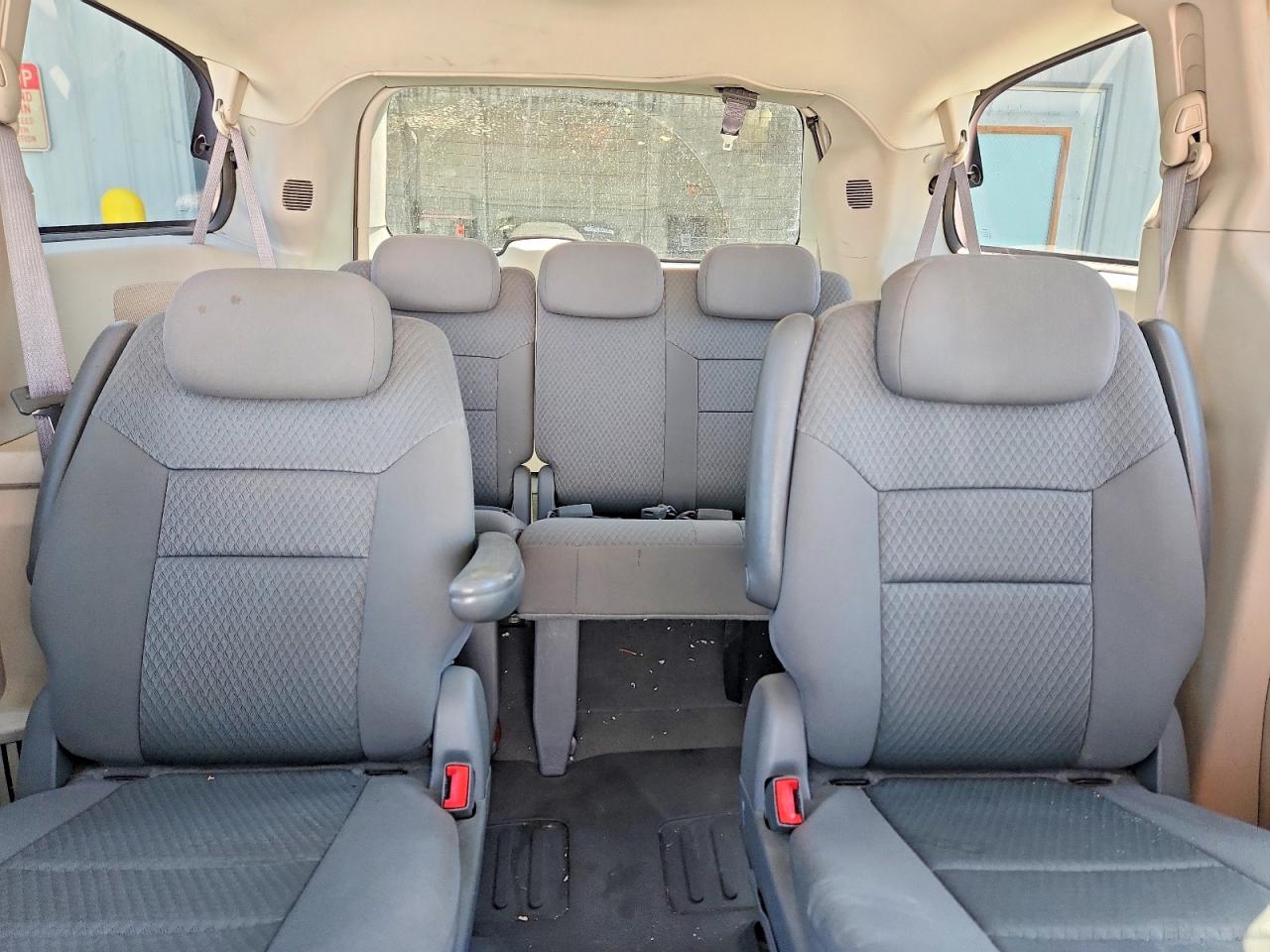 2010 Chrysler Town & Country Touring Silver vin: 2A4RR5D1XAR192946