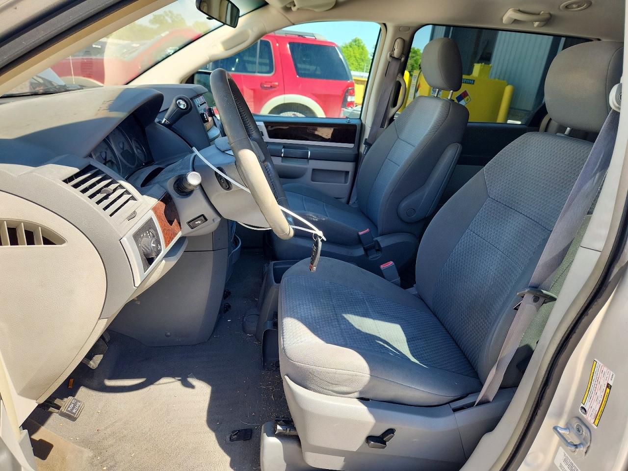 2010 Chrysler Town & Country Touring Silver vin: 2A4RR5D1XAR192946