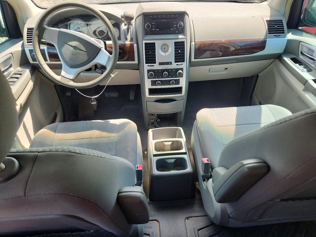 2010 Chrysler Town & Country Touring Silver vin: 2A4RR5D1XAR192946