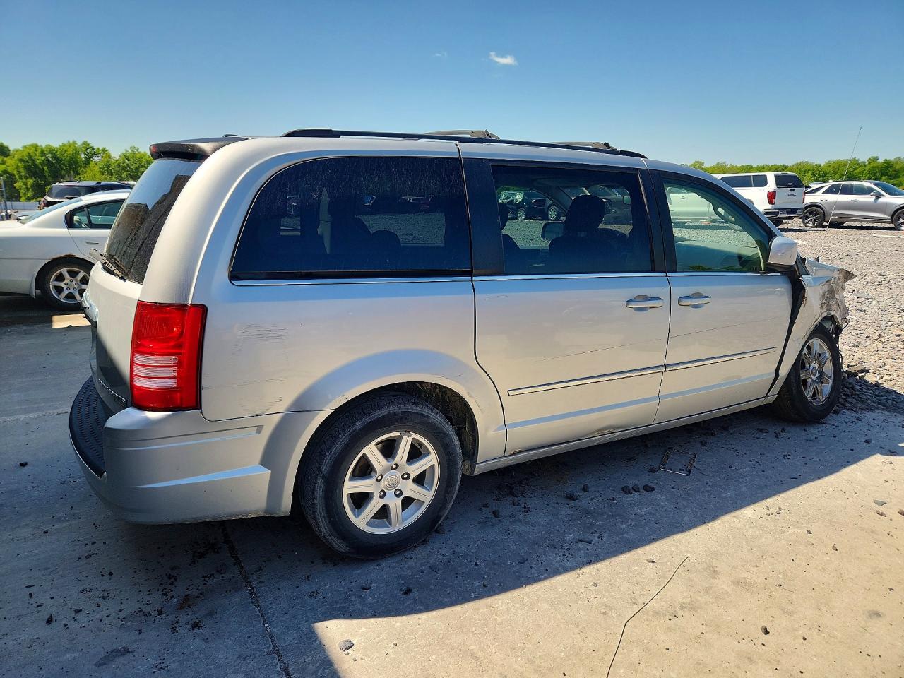 2010 Chrysler Town & Country Touring Silver vin: 2A4RR5D1XAR192946