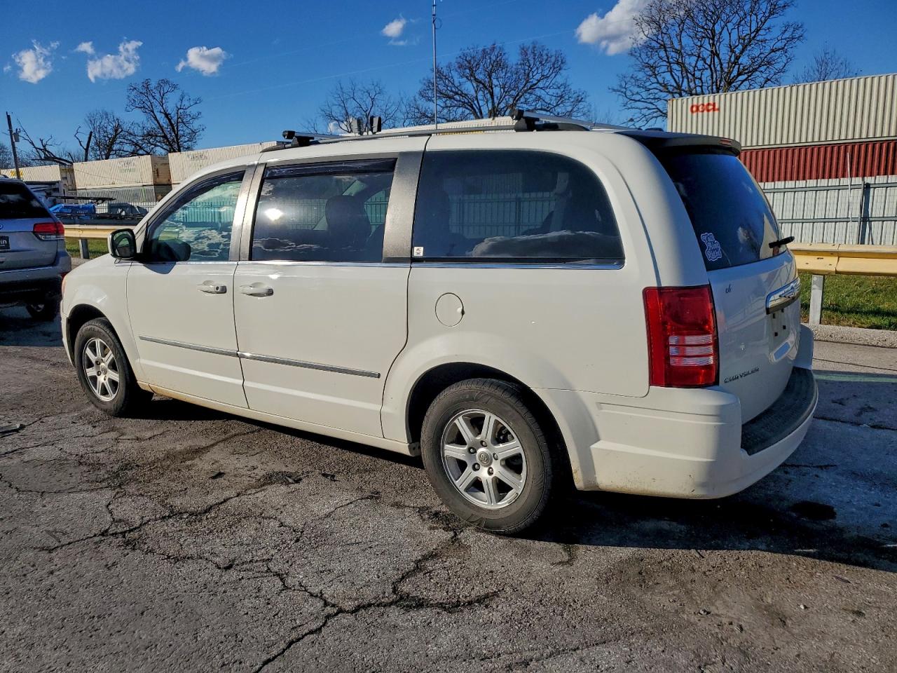 2010 Chrysler Town & Country Touring White vin: 2A4RR5D1XAR209051