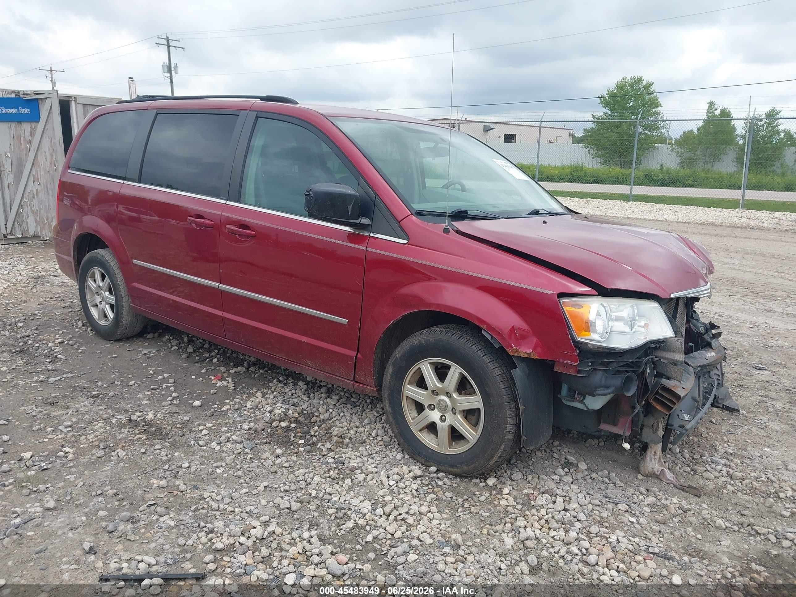 2010 Chrysler Town & Country Touring Red vin: 2A4RR5D1XAR324054