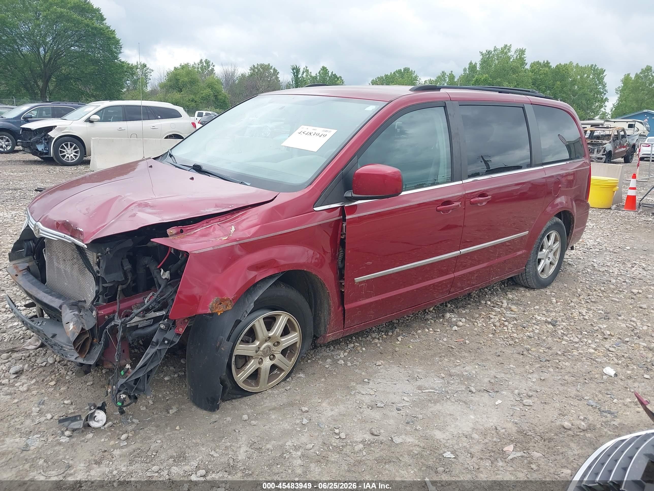 2010 Chrysler Town & Country Touring Red vin: 2A4RR5D1XAR324054