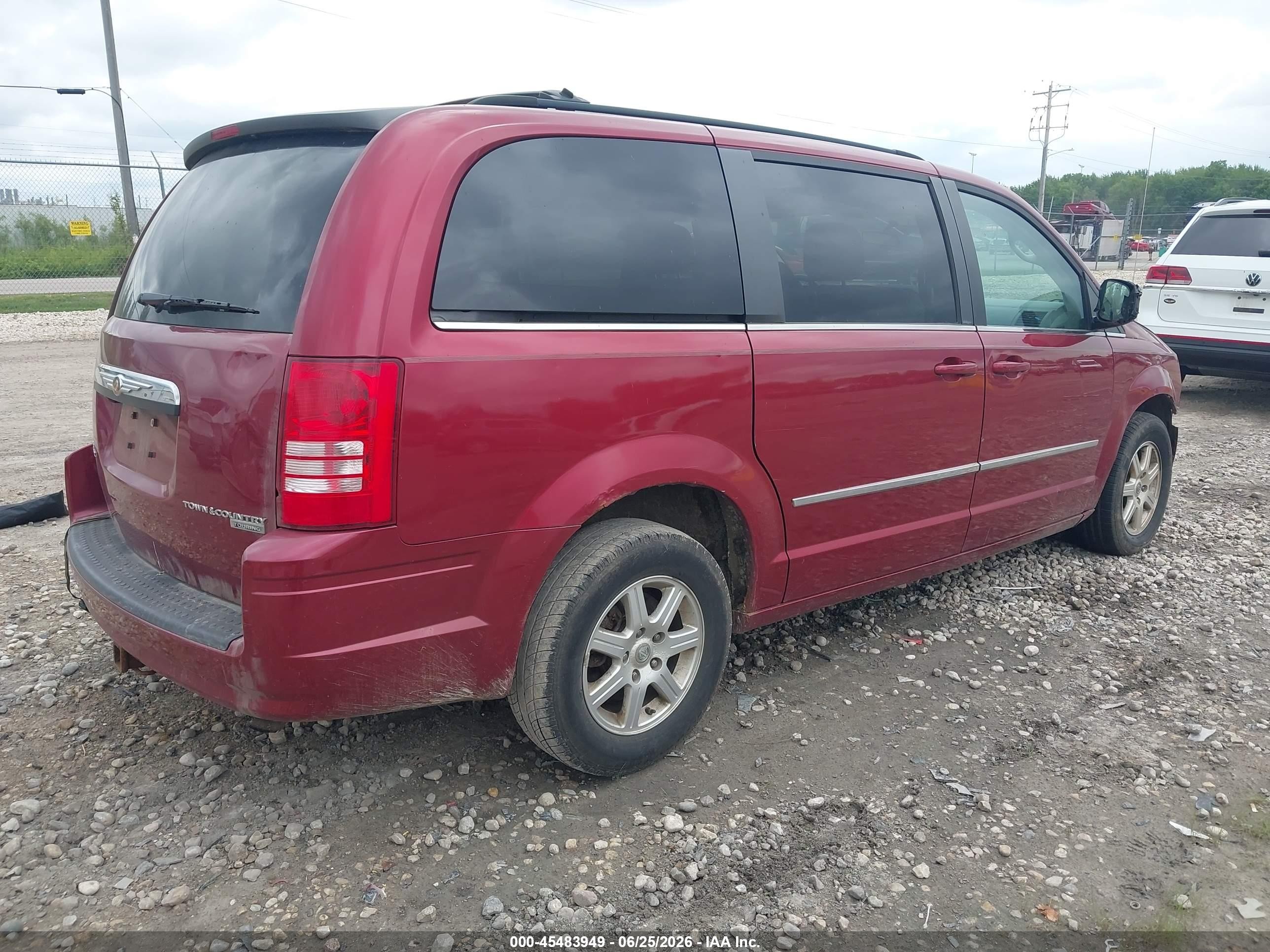 2010 Chrysler Town & Country Touring Red vin: 2A4RR5D1XAR324054
