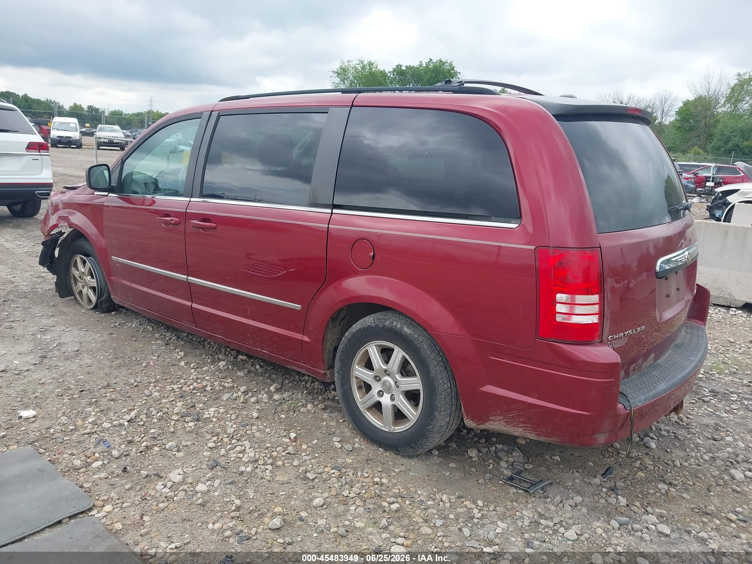 2010 Chrysler Town & Country Touring Red vin: 2A4RR5D1XAR324054