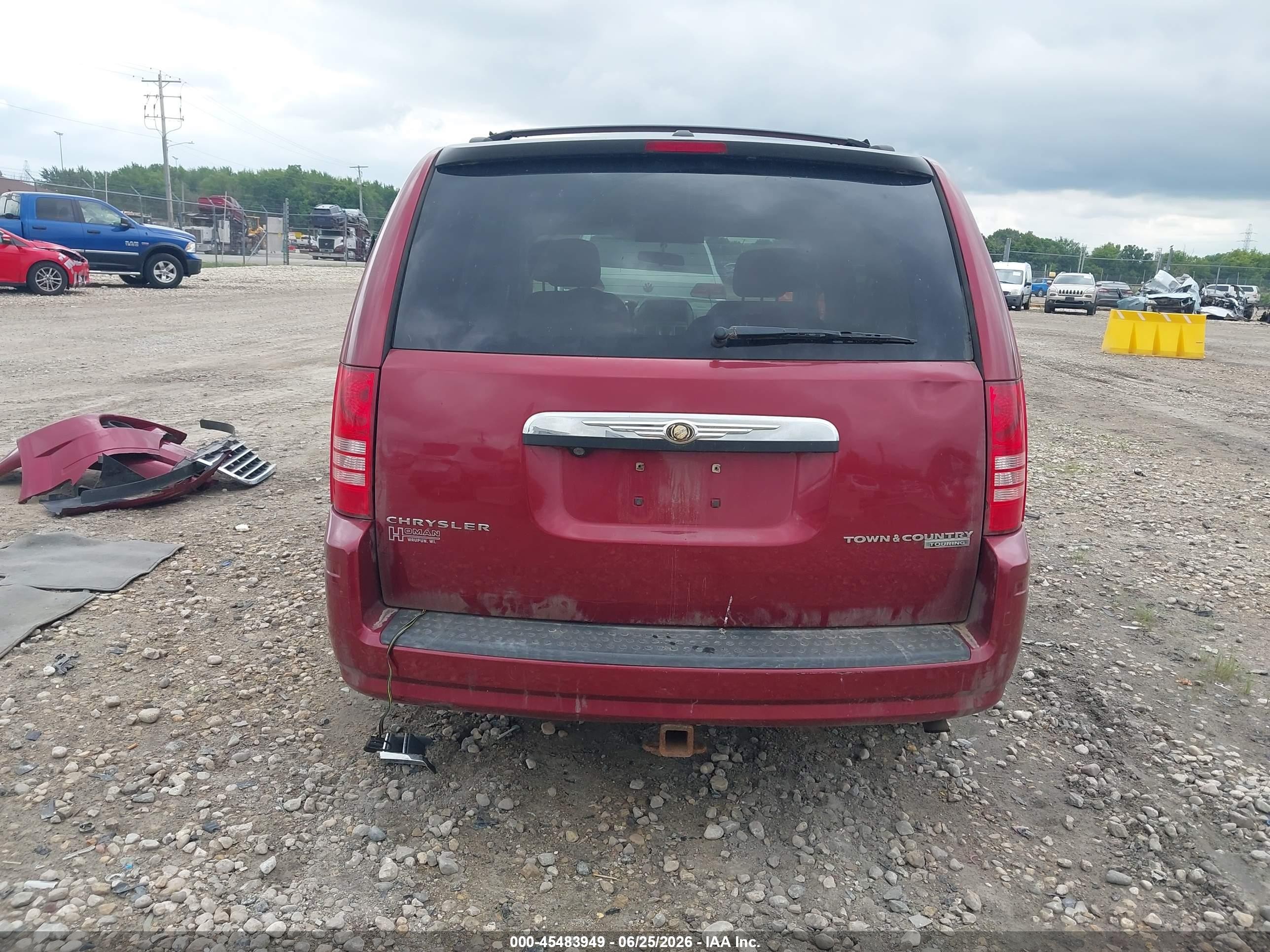 2010 Chrysler Town & Country Touring Red vin: 2A4RR5D1XAR324054