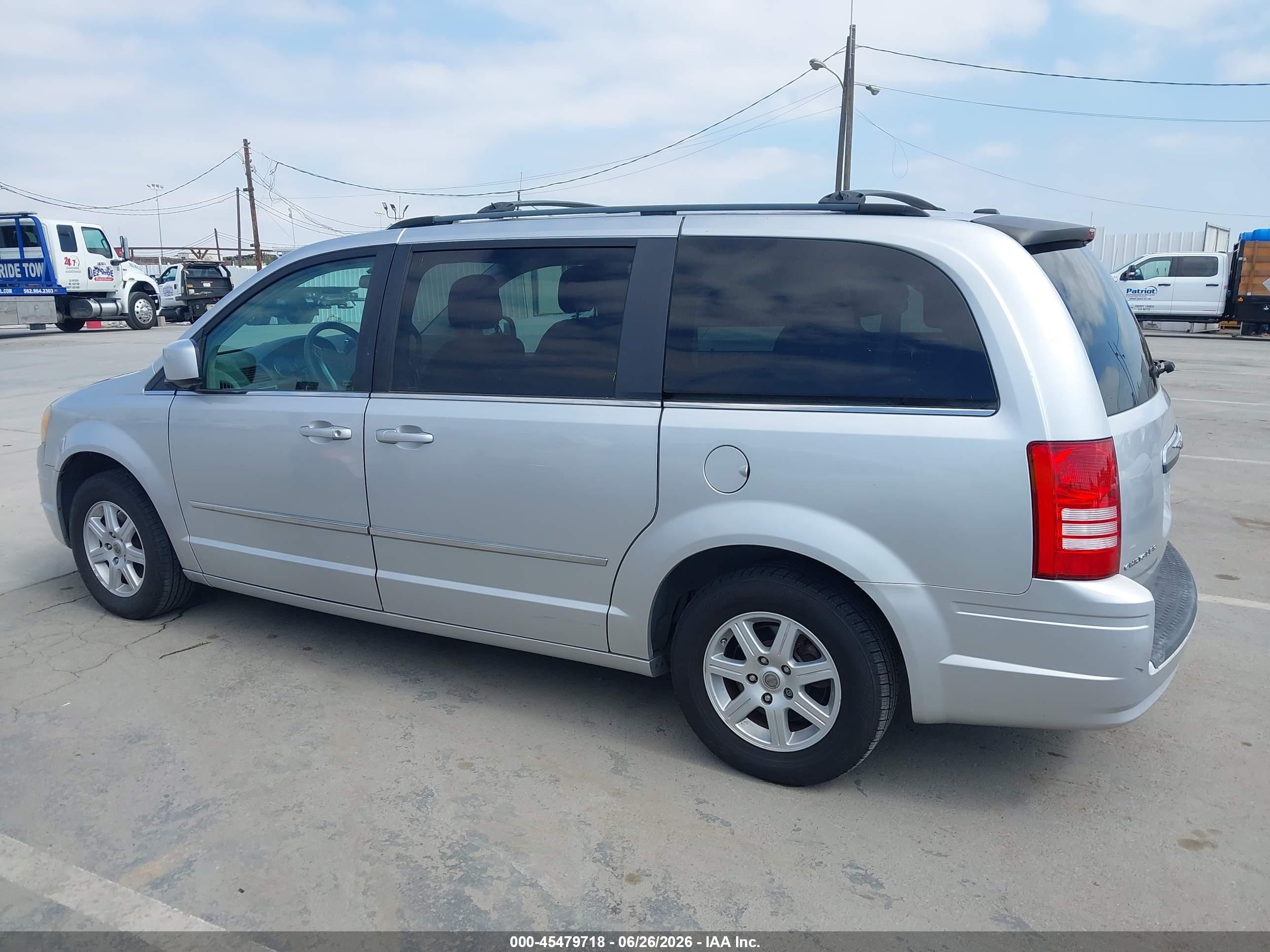 2010 Chrysler Town & Country Touring Silver vin: 2A4RR5D1XAR337967