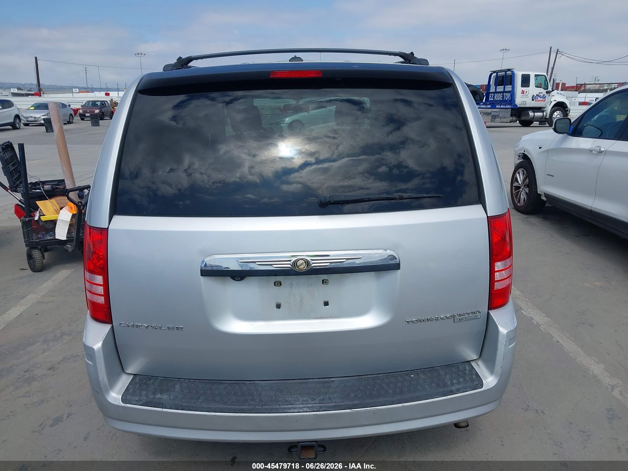 2010 Chrysler Town & Country Touring Silver vin: 2A4RR5D1XAR337967