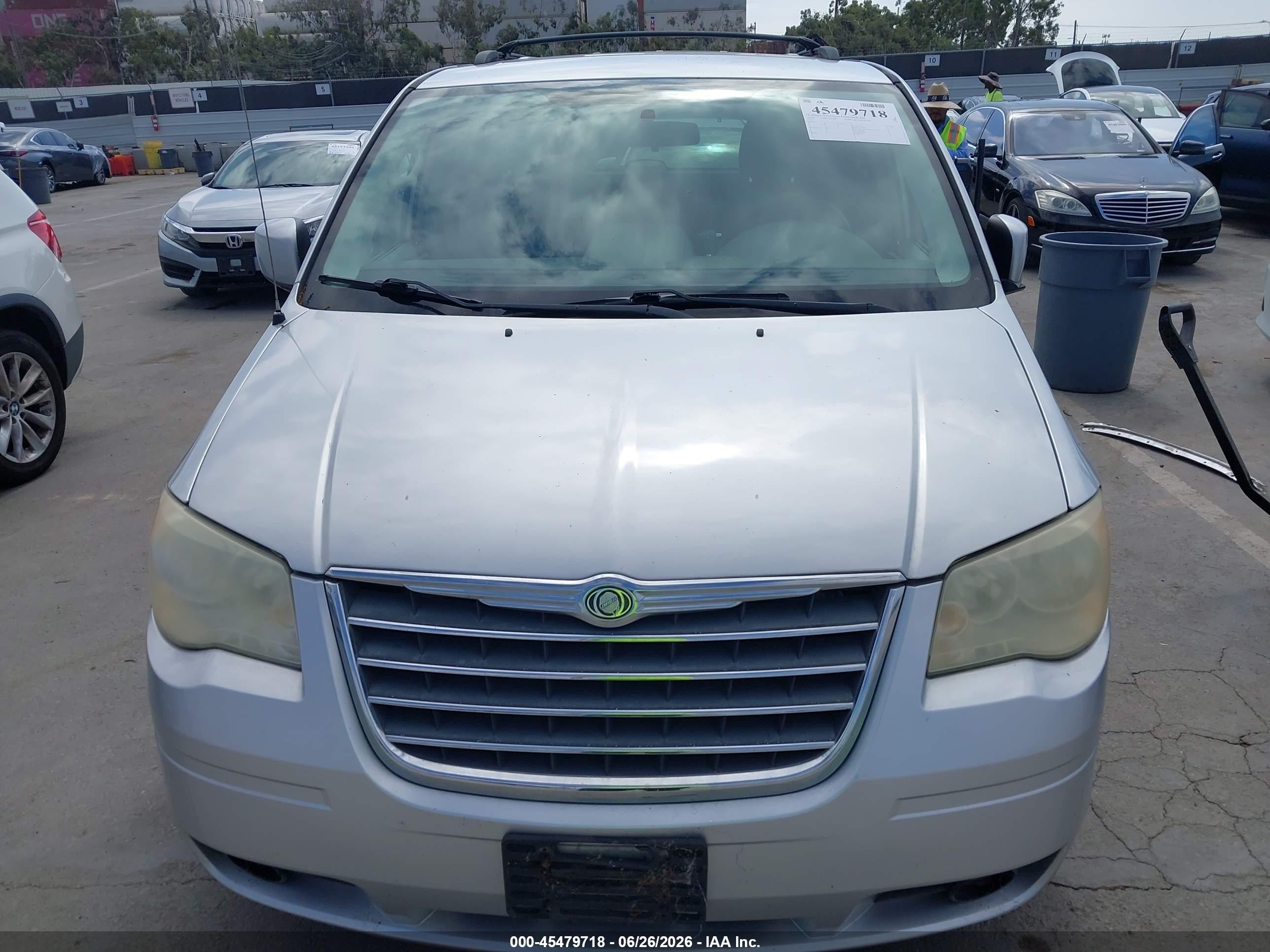 2010 Chrysler Town & Country Touring Silver vin: 2A4RR5D1XAR337967