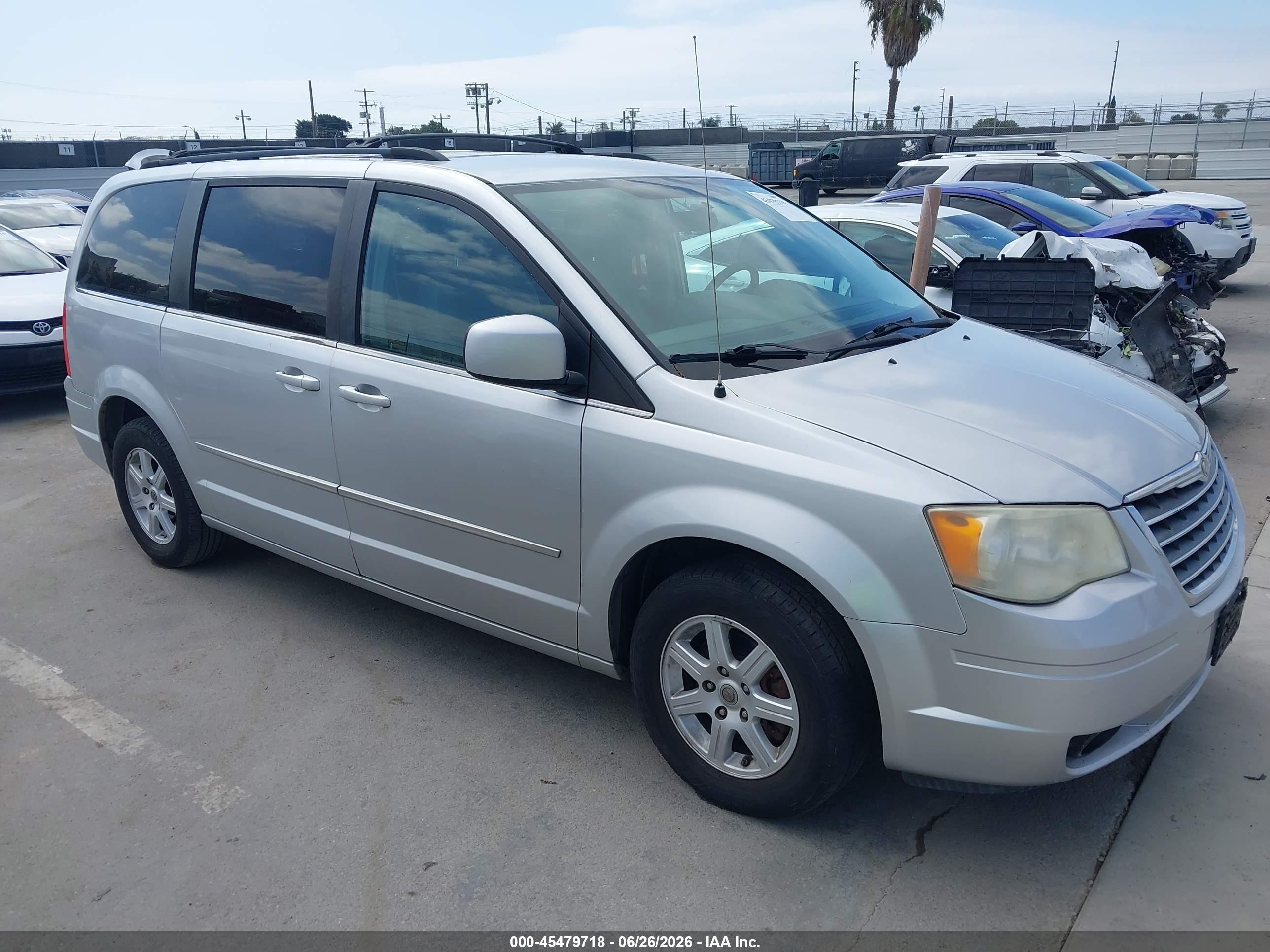 2010 Chrysler Town & Country Touring Silver vin: 2A4RR5D1XAR337967