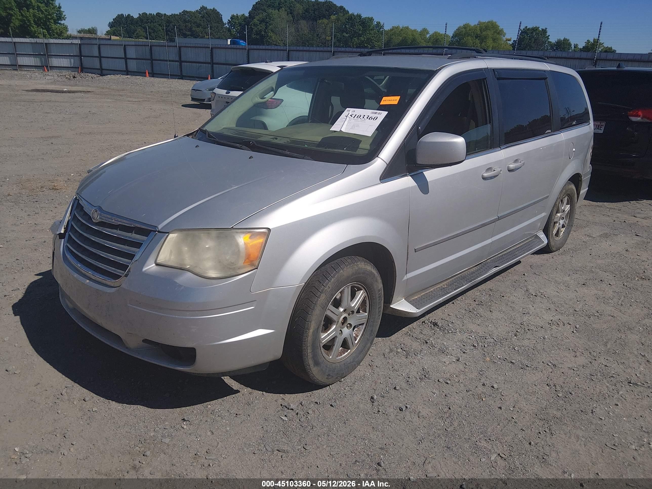2010 Chrysler Town & Country Touring Silver vin: 2A4RR5D1XAR443237