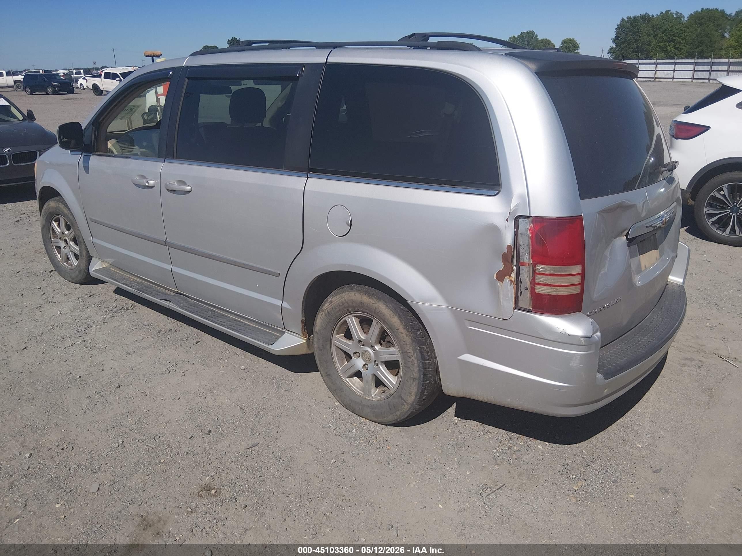 2010 Chrysler Town & Country Touring Silver vin: 2A4RR5D1XAR443237