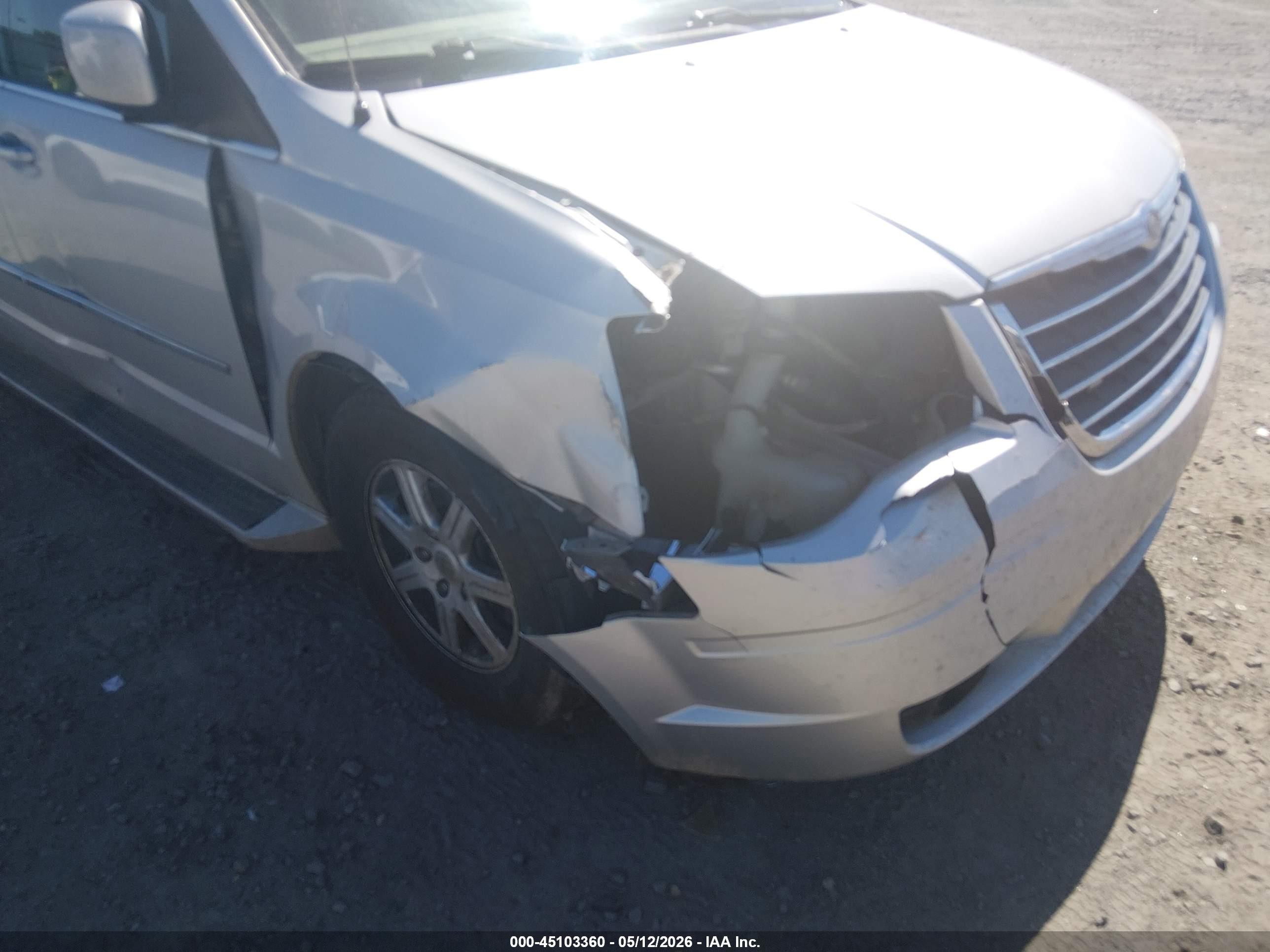 2010 Chrysler Town & Country Touring Silver vin: 2A4RR5D1XAR443237